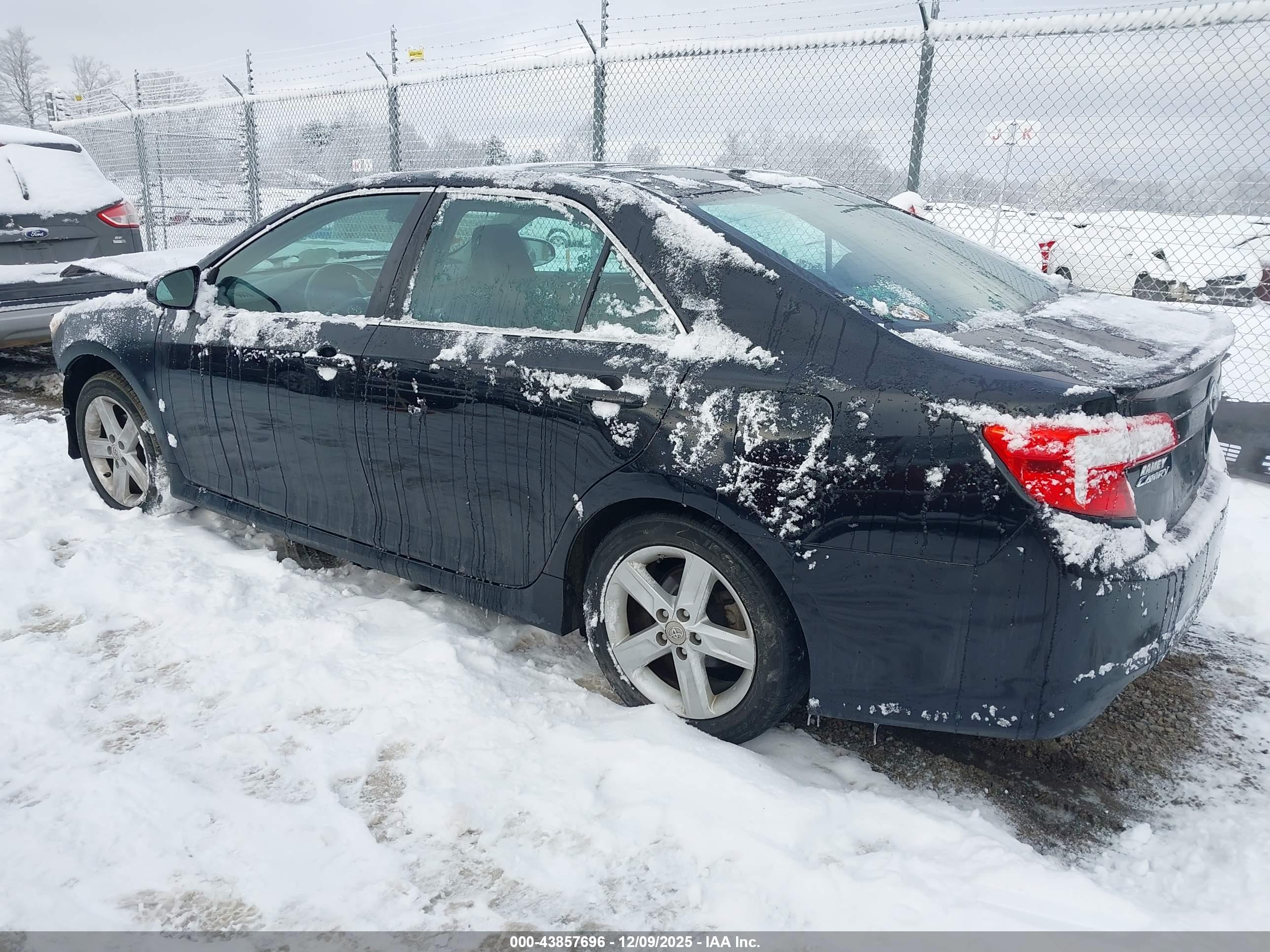 TOYOTA CAMRY image 3