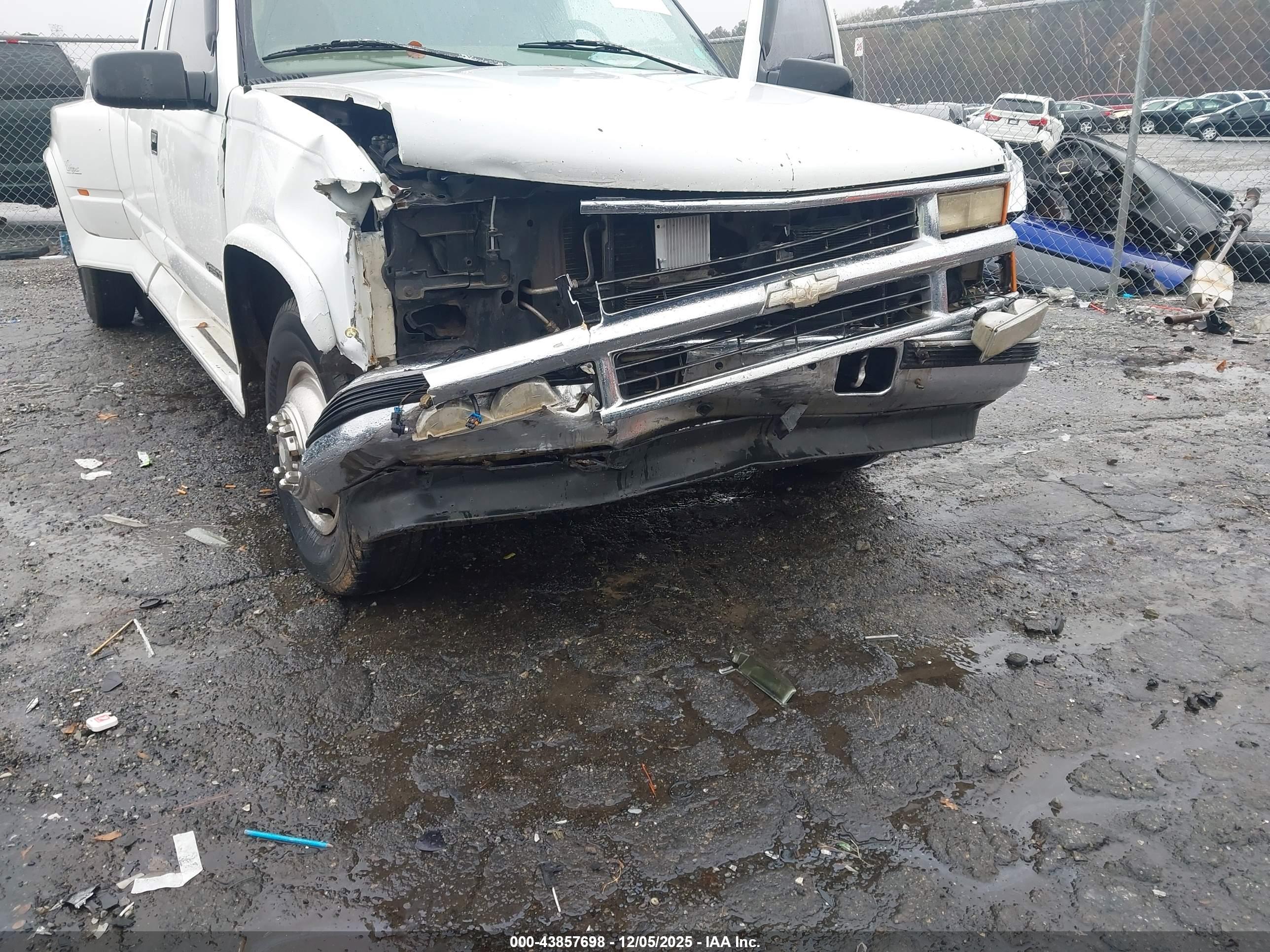 CHEVROLET C3500 image 6