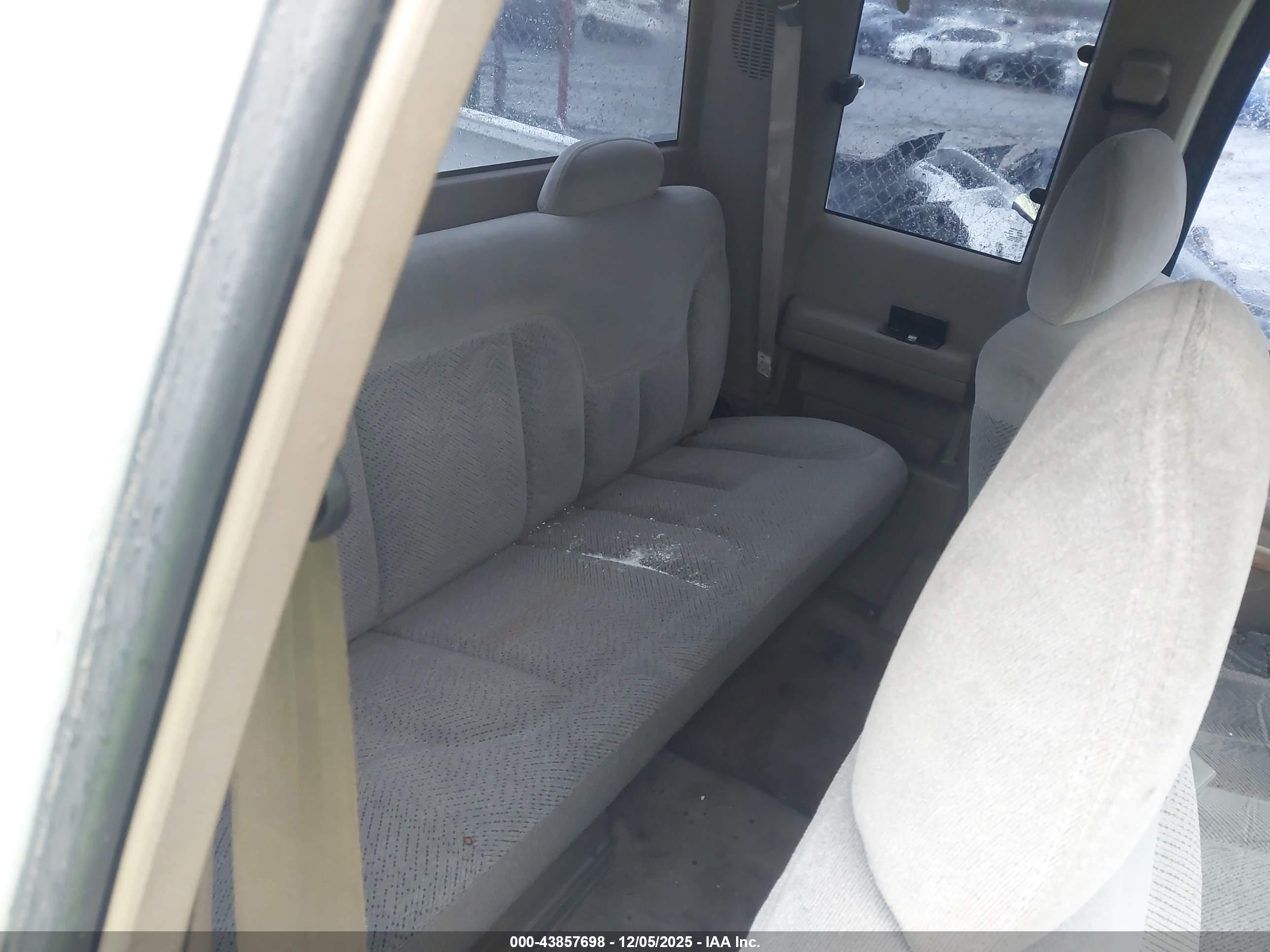 CHEVROLET C3500 image 8