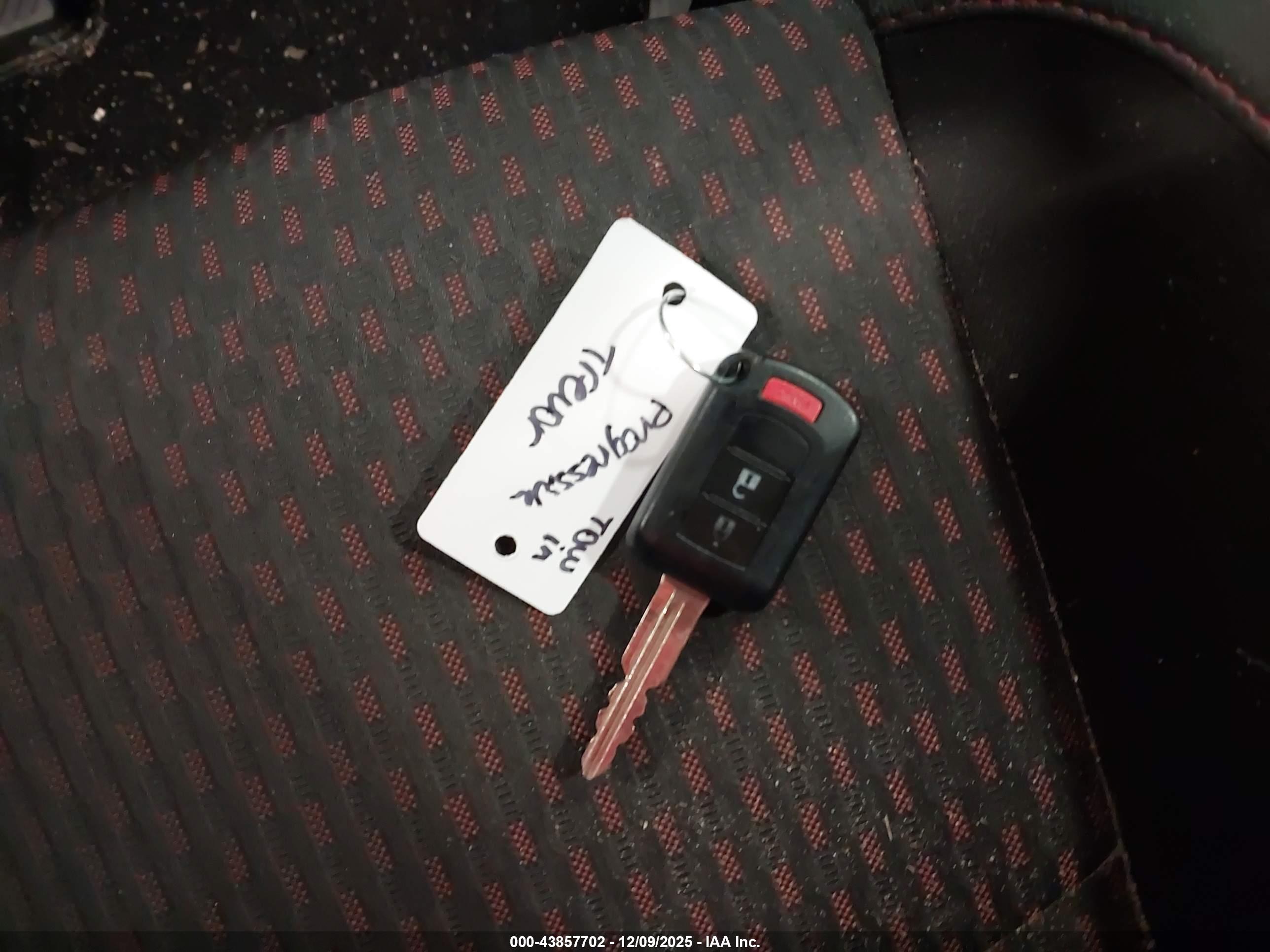 MITSUBISHI OUTLANDER image 11