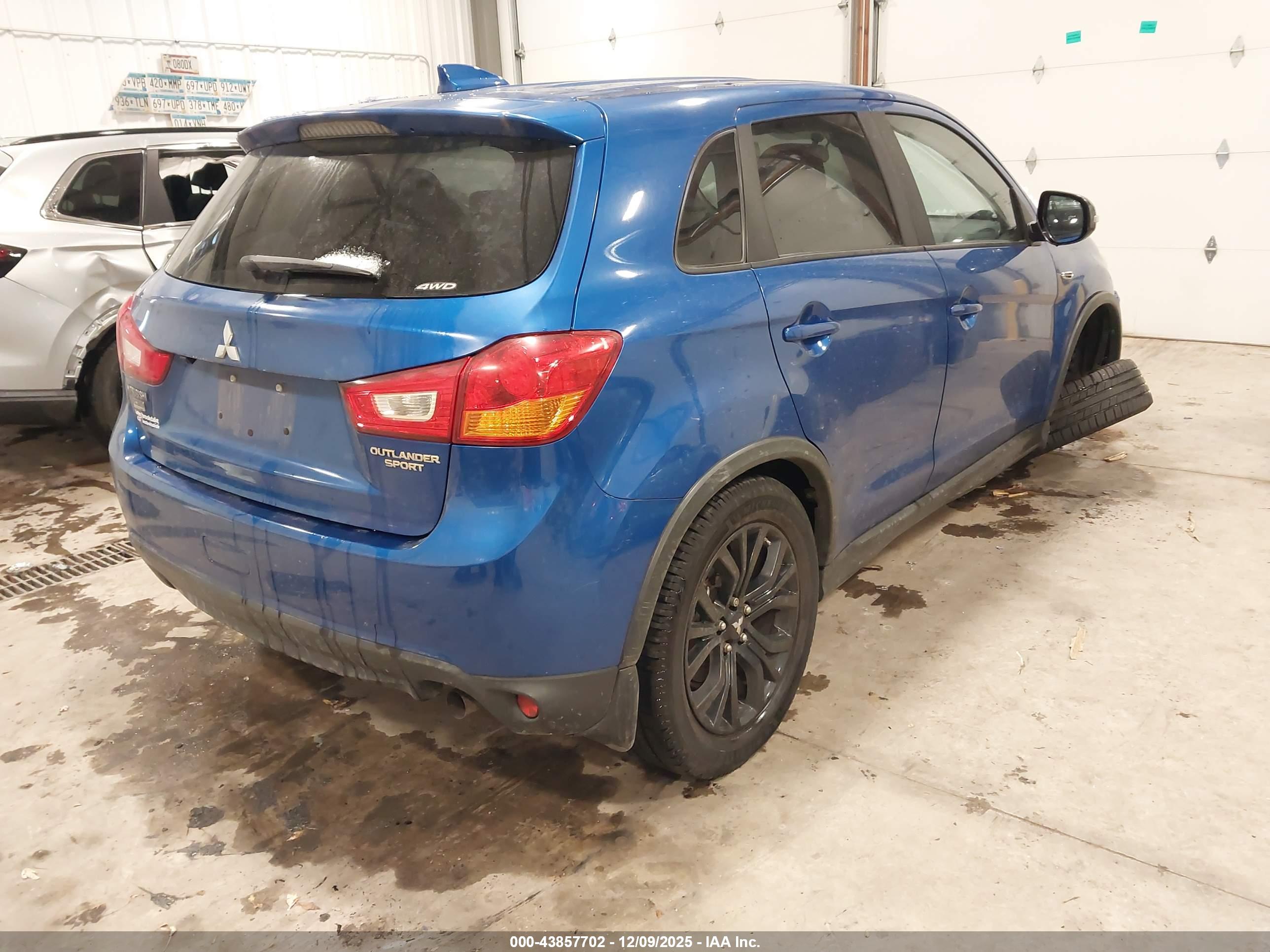 MITSUBISHI OUTLANDER image 4