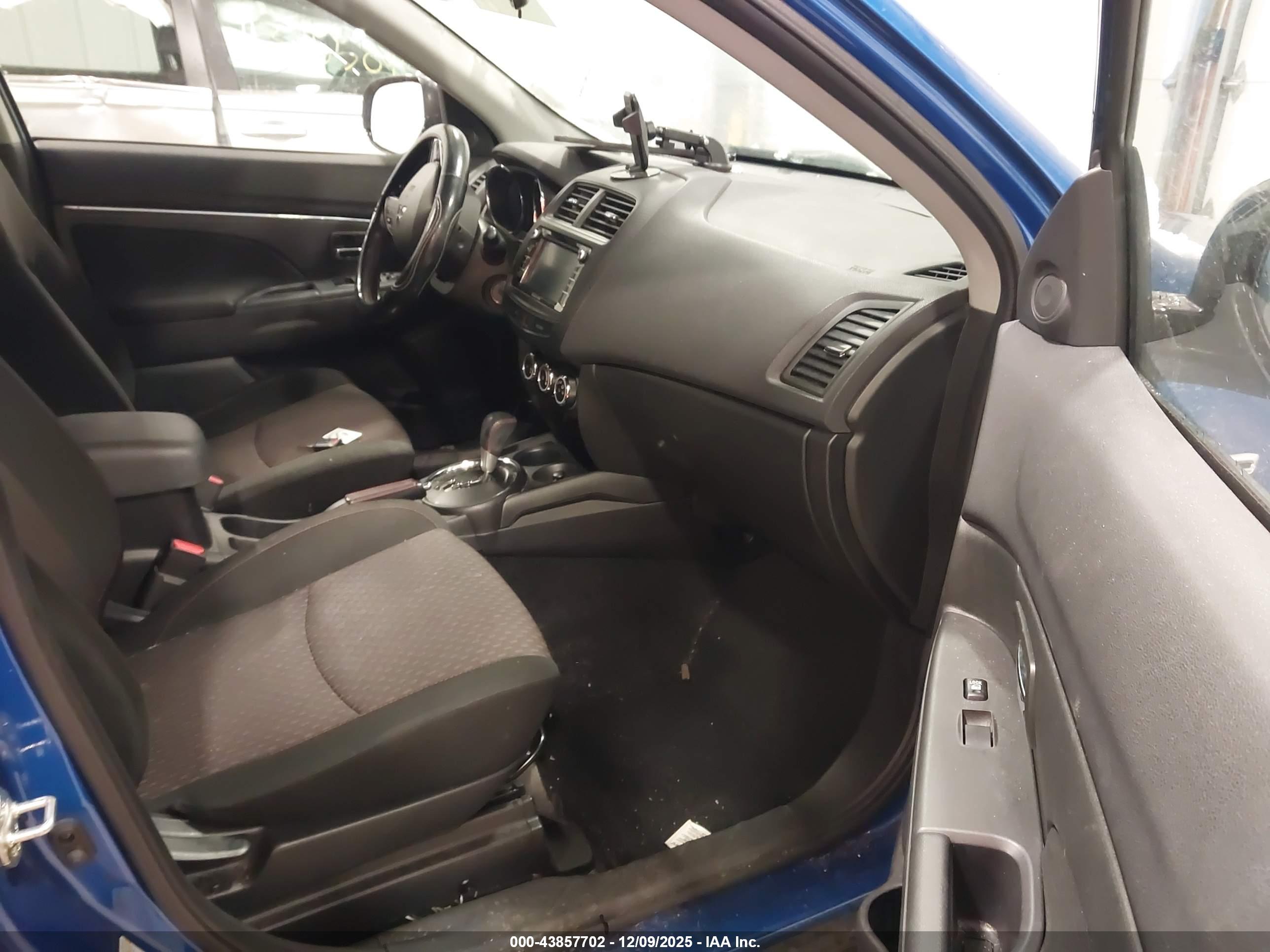 MITSUBISHI OUTLANDER image 5