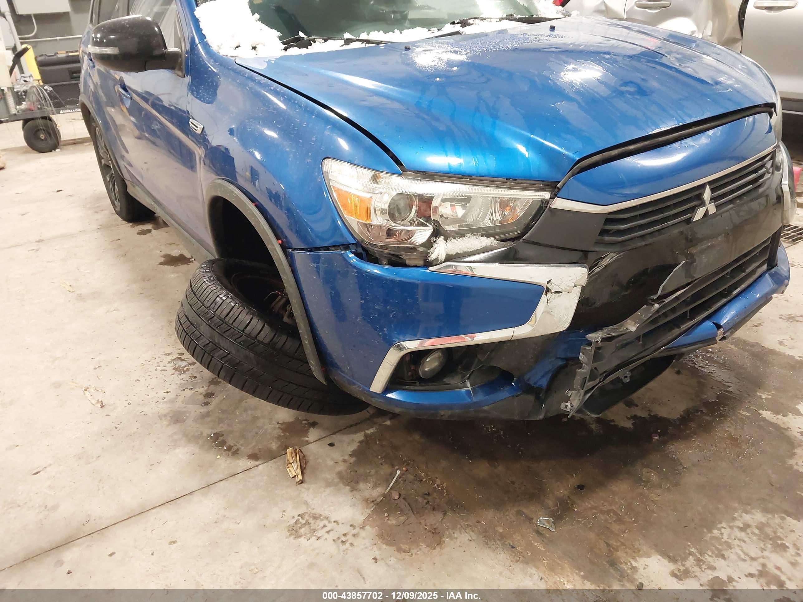MITSUBISHI OUTLANDER image 6