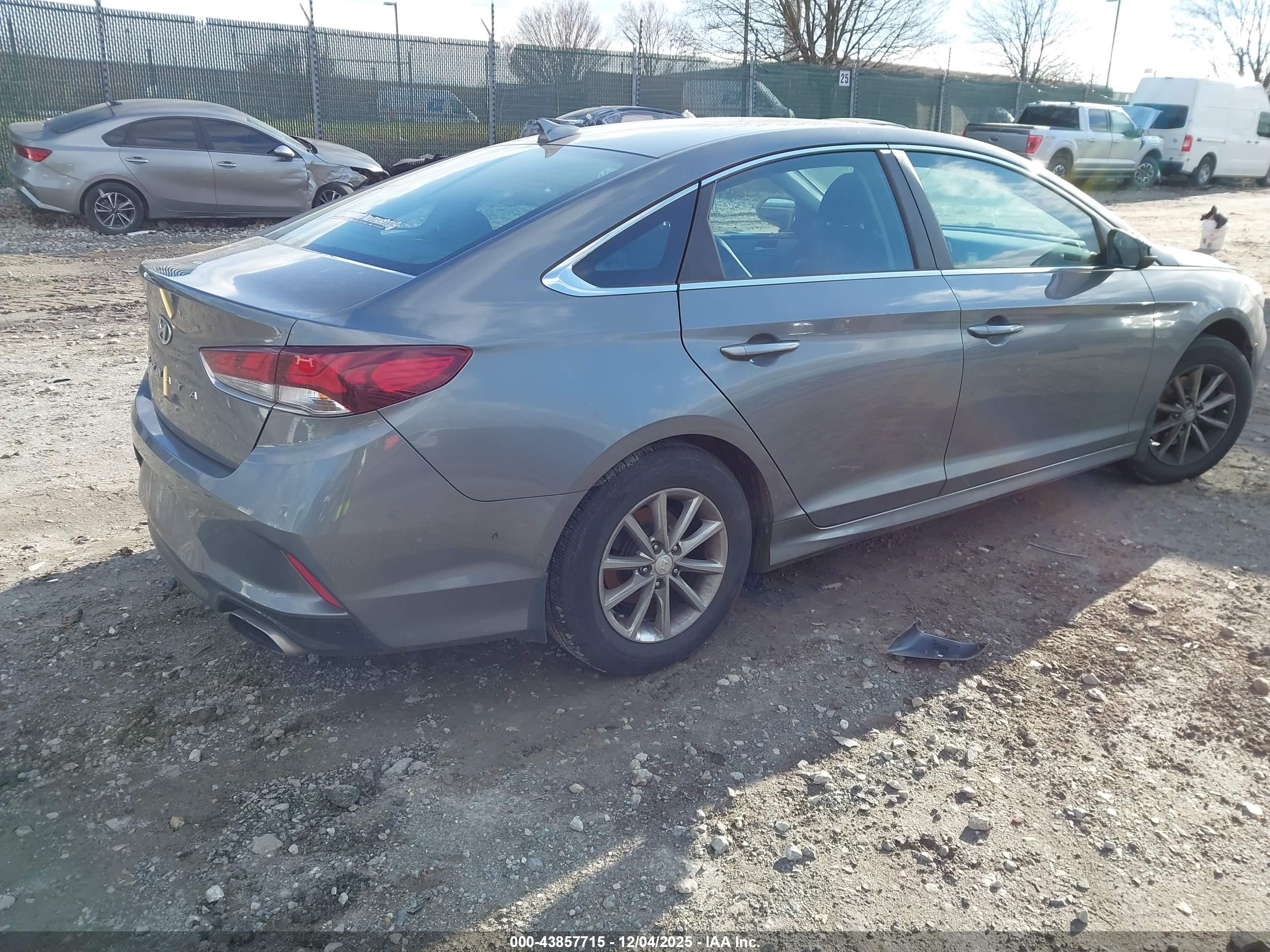 HYUNDAI SONATA image 4