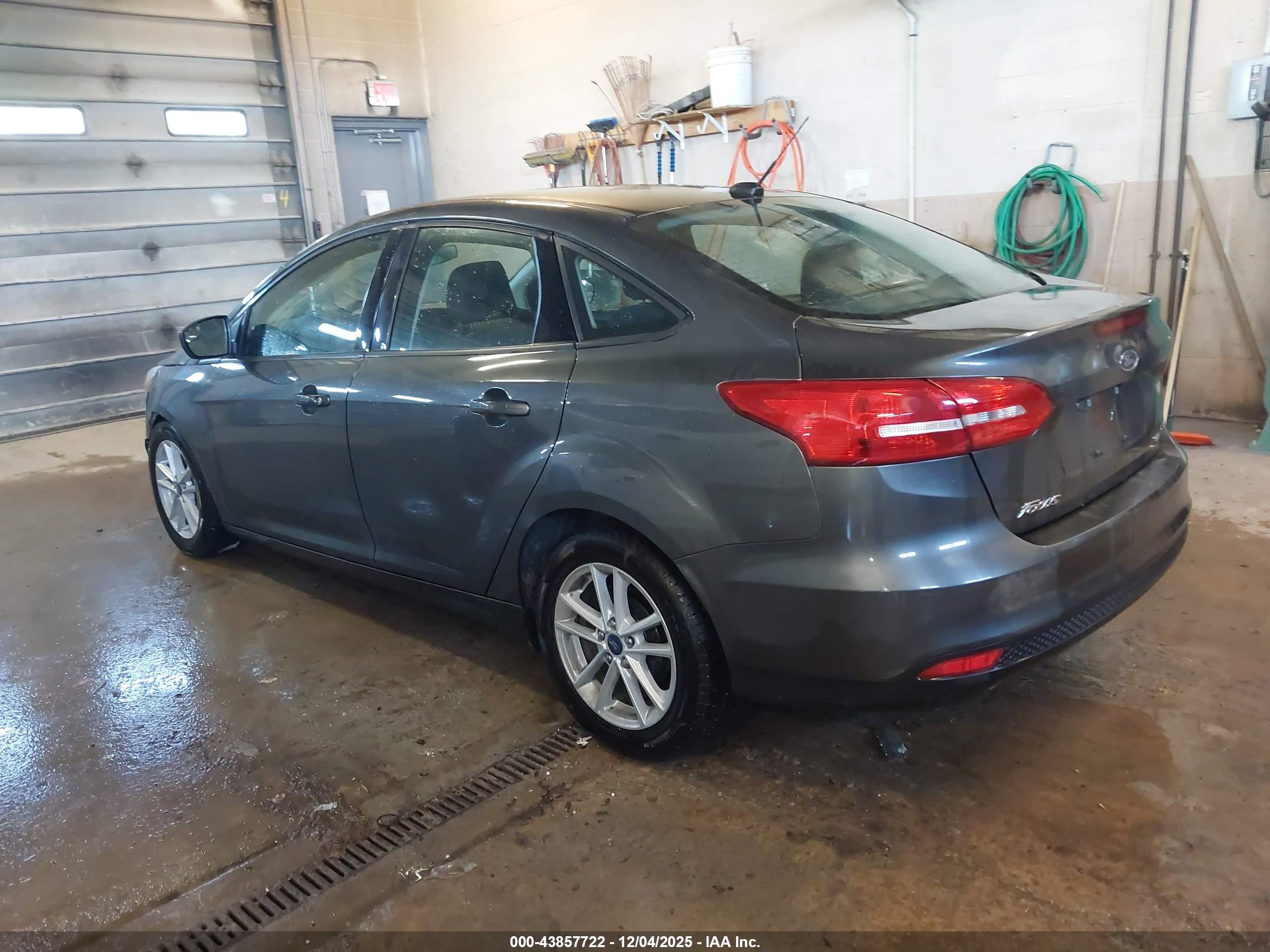 FORD FOCUS image 3