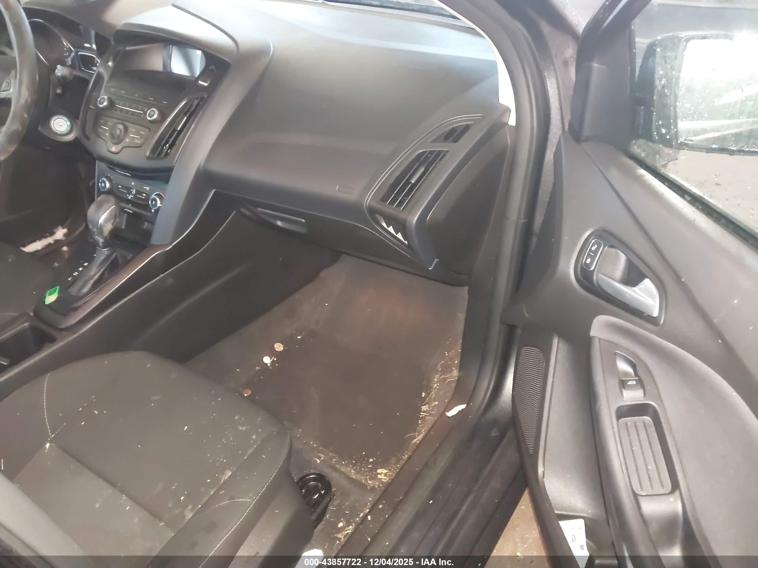 FORD FOCUS image 5