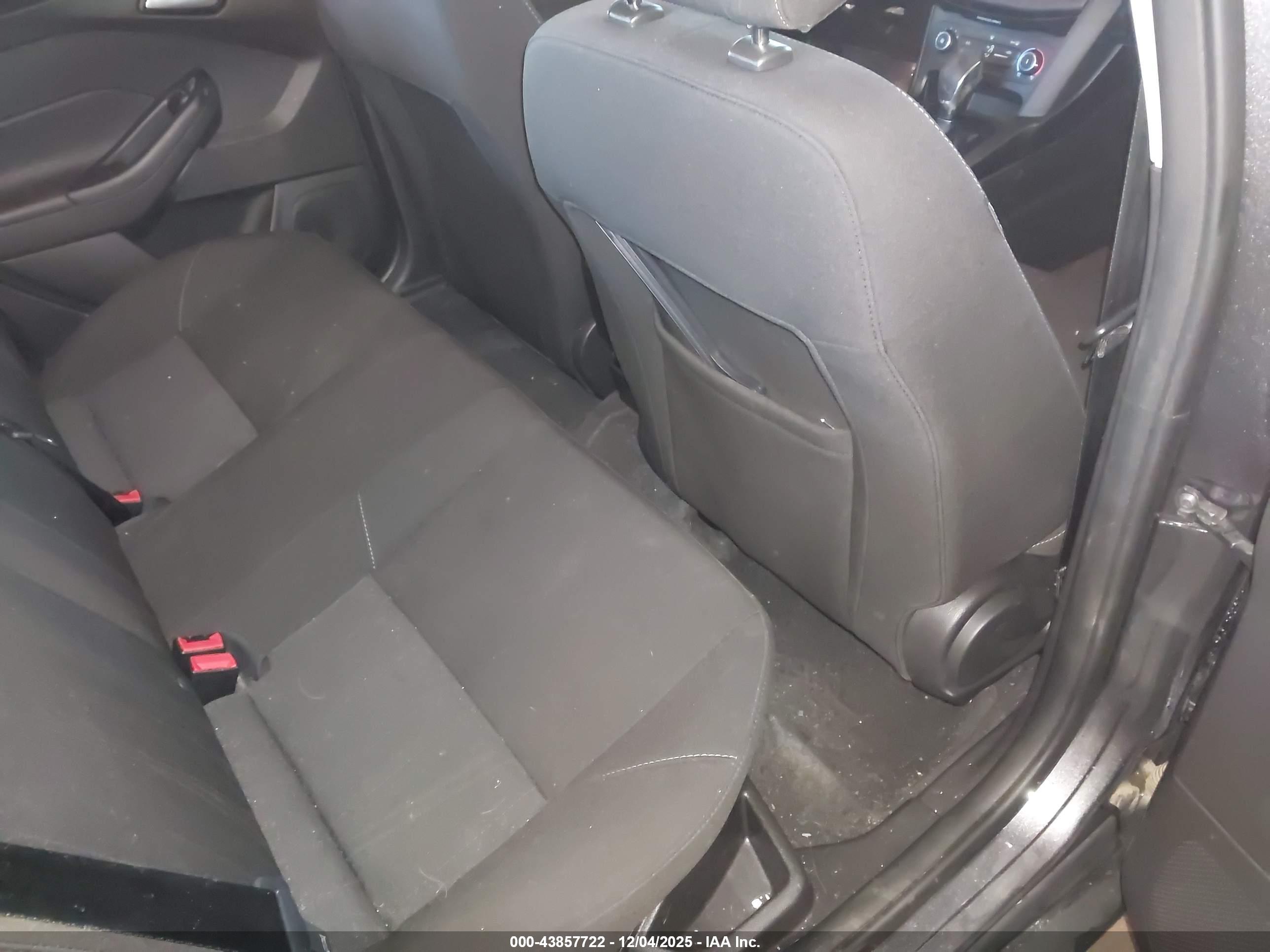 FORD FOCUS image 8