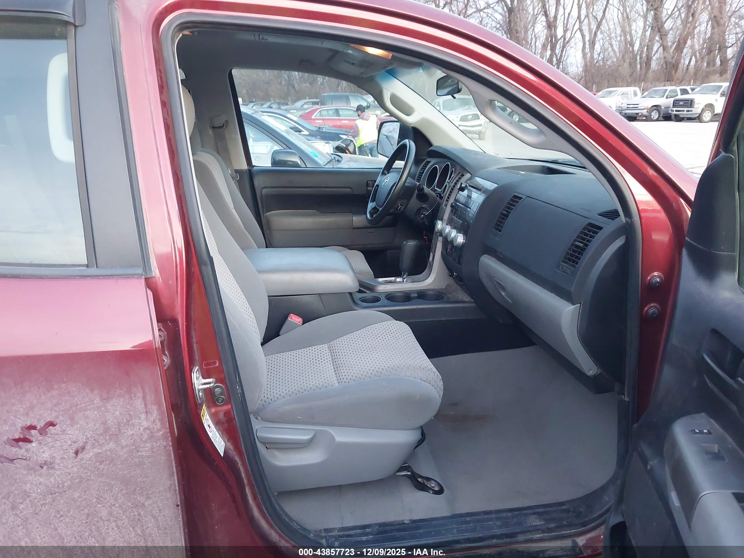 TOYOTA TUNDRA image 5
