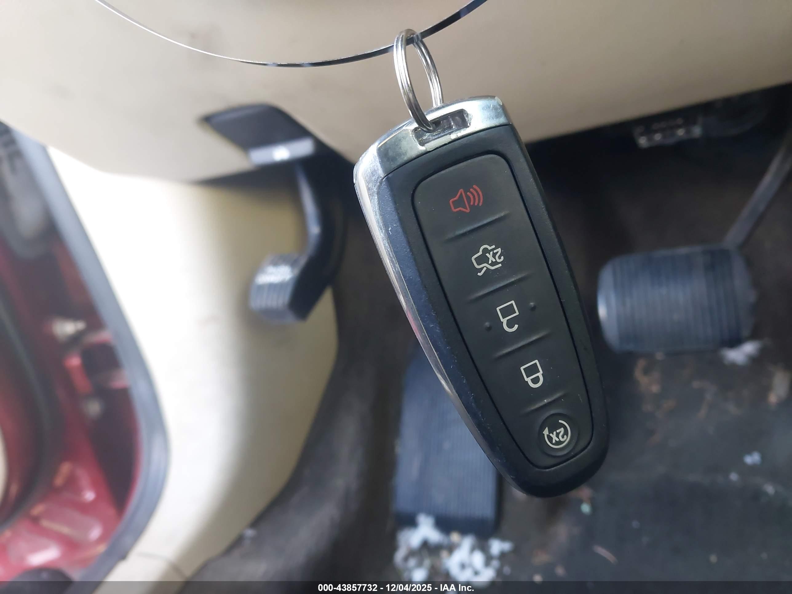 LINCOLN MKS image 11