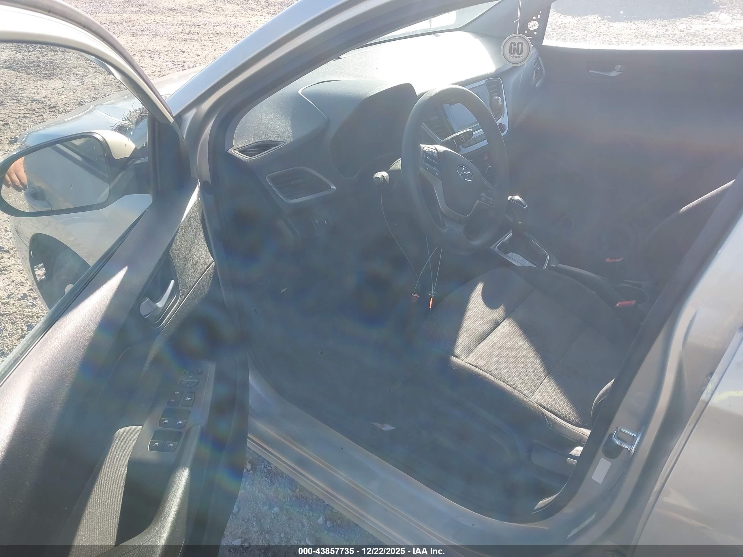 HYUNDAI ACCENT image 5