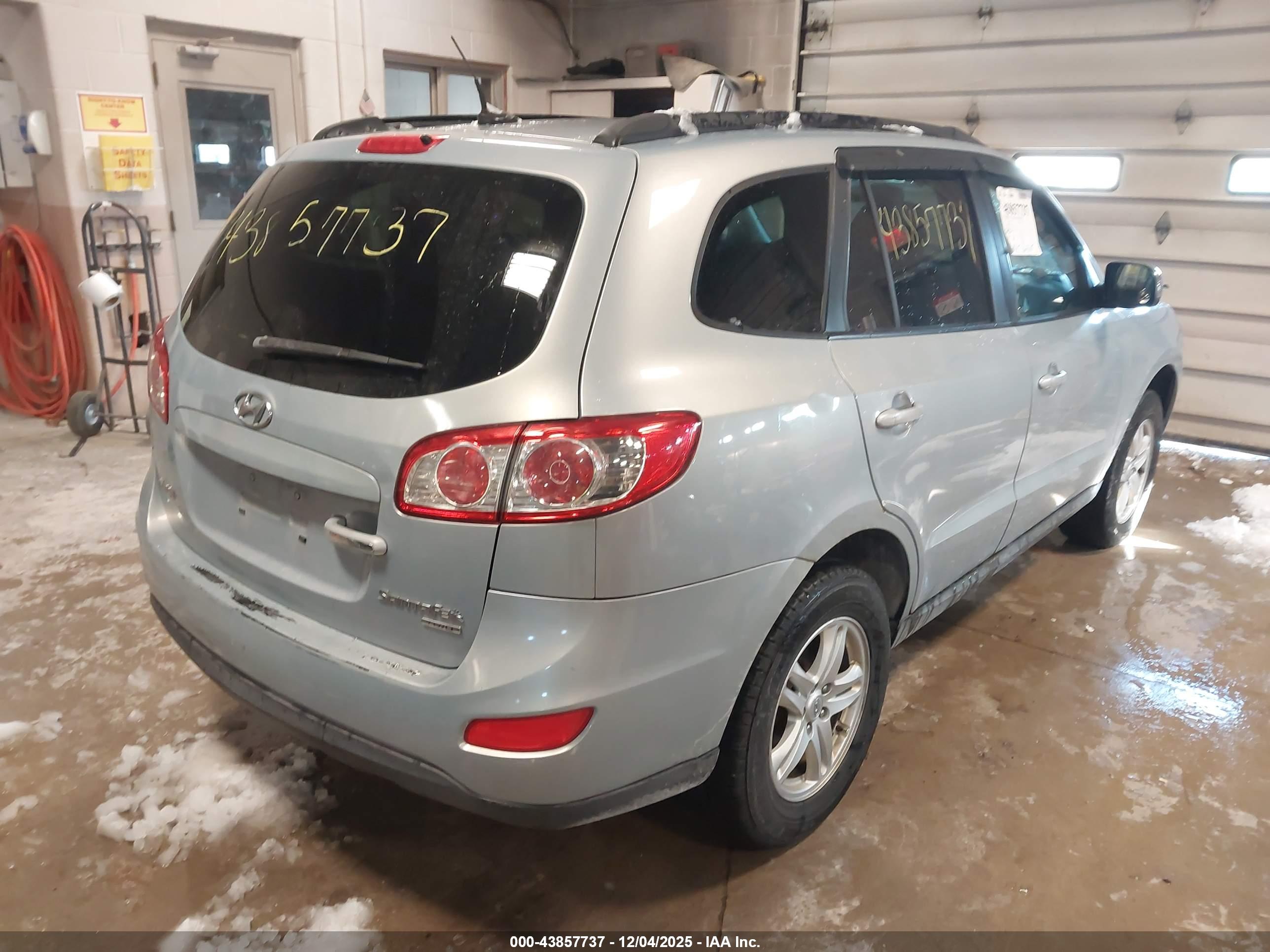 HYUNDAI SANTA image 4