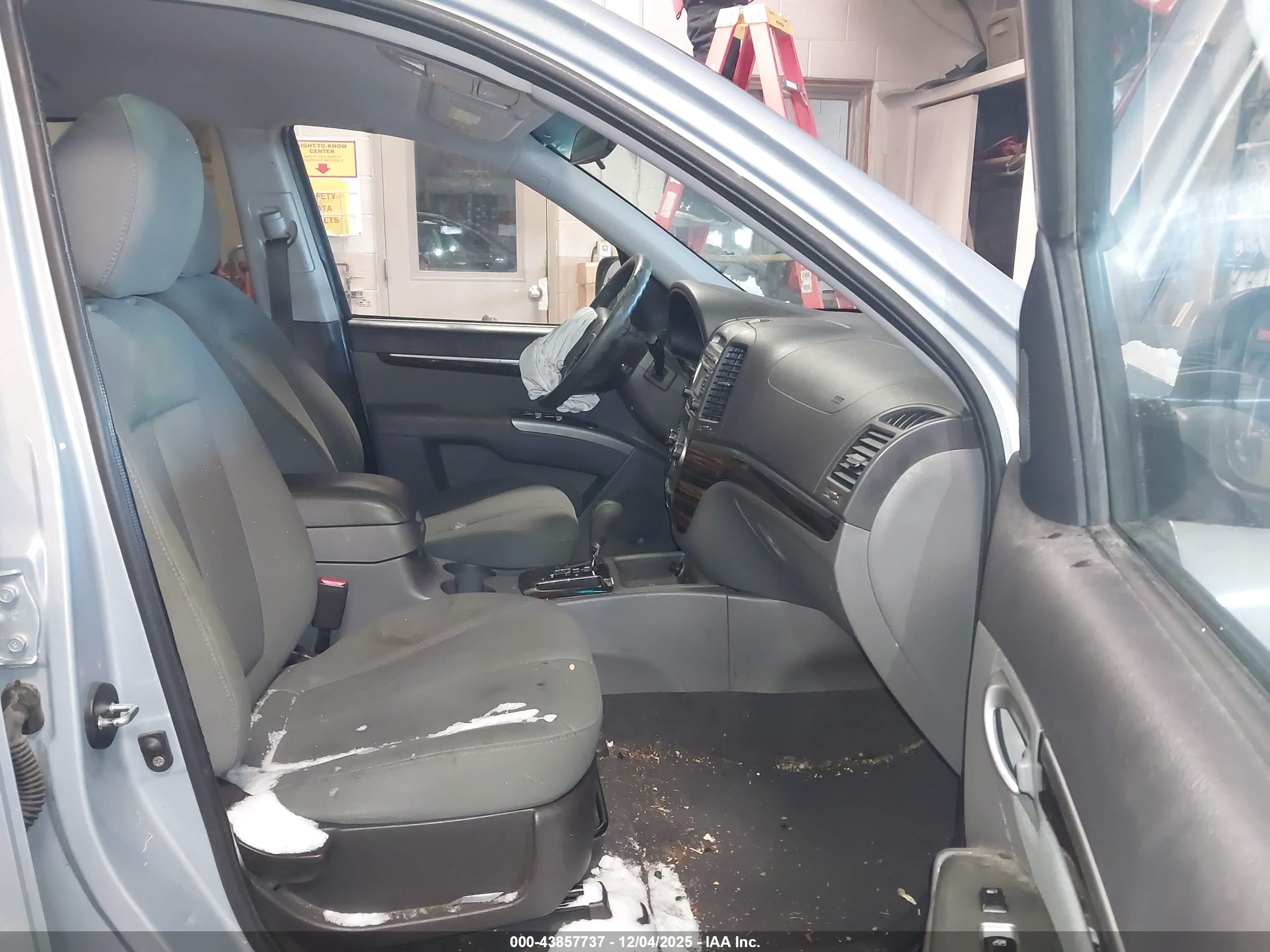HYUNDAI SANTA image 5