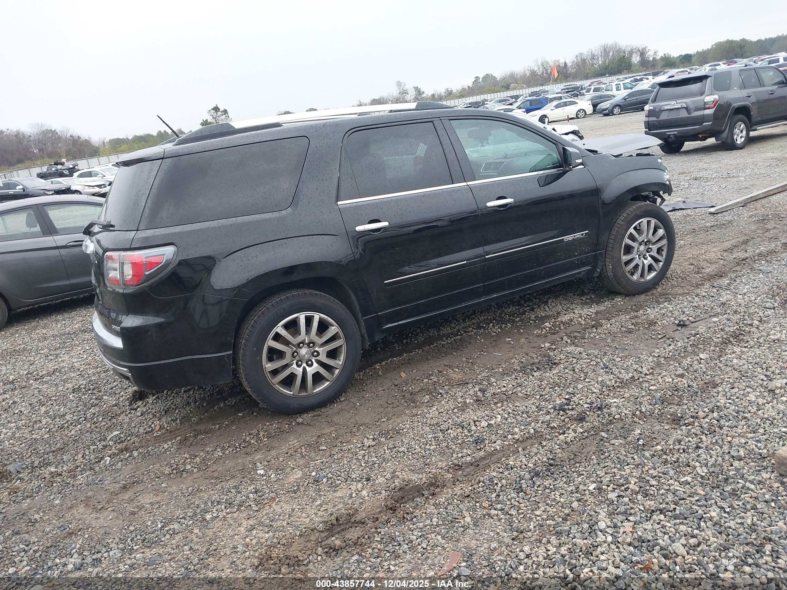 GMC ACADIA image 4