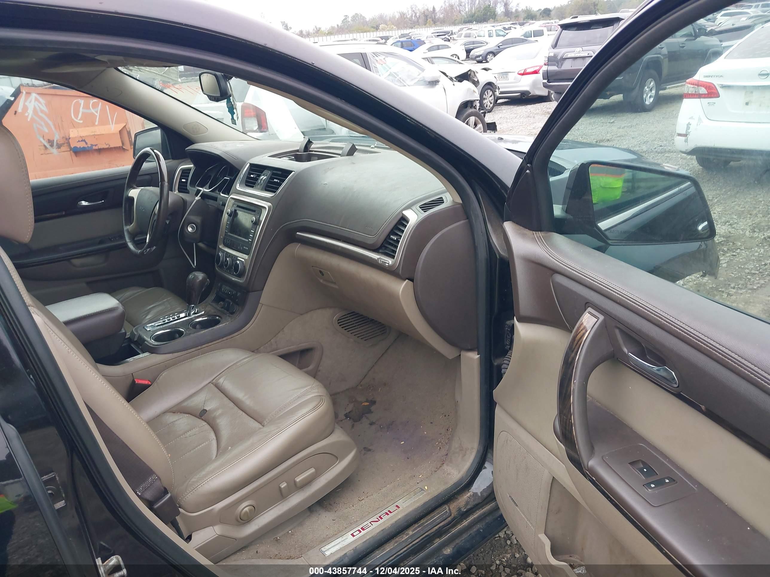 GMC ACADIA image 5