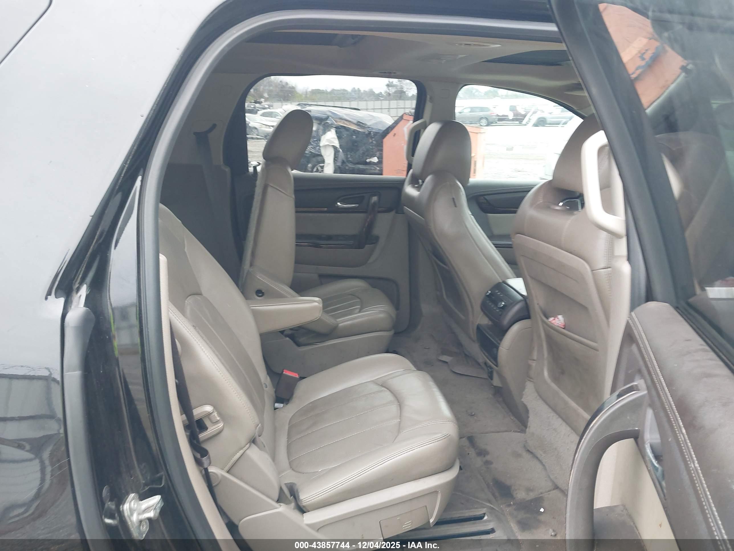 GMC ACADIA image 8