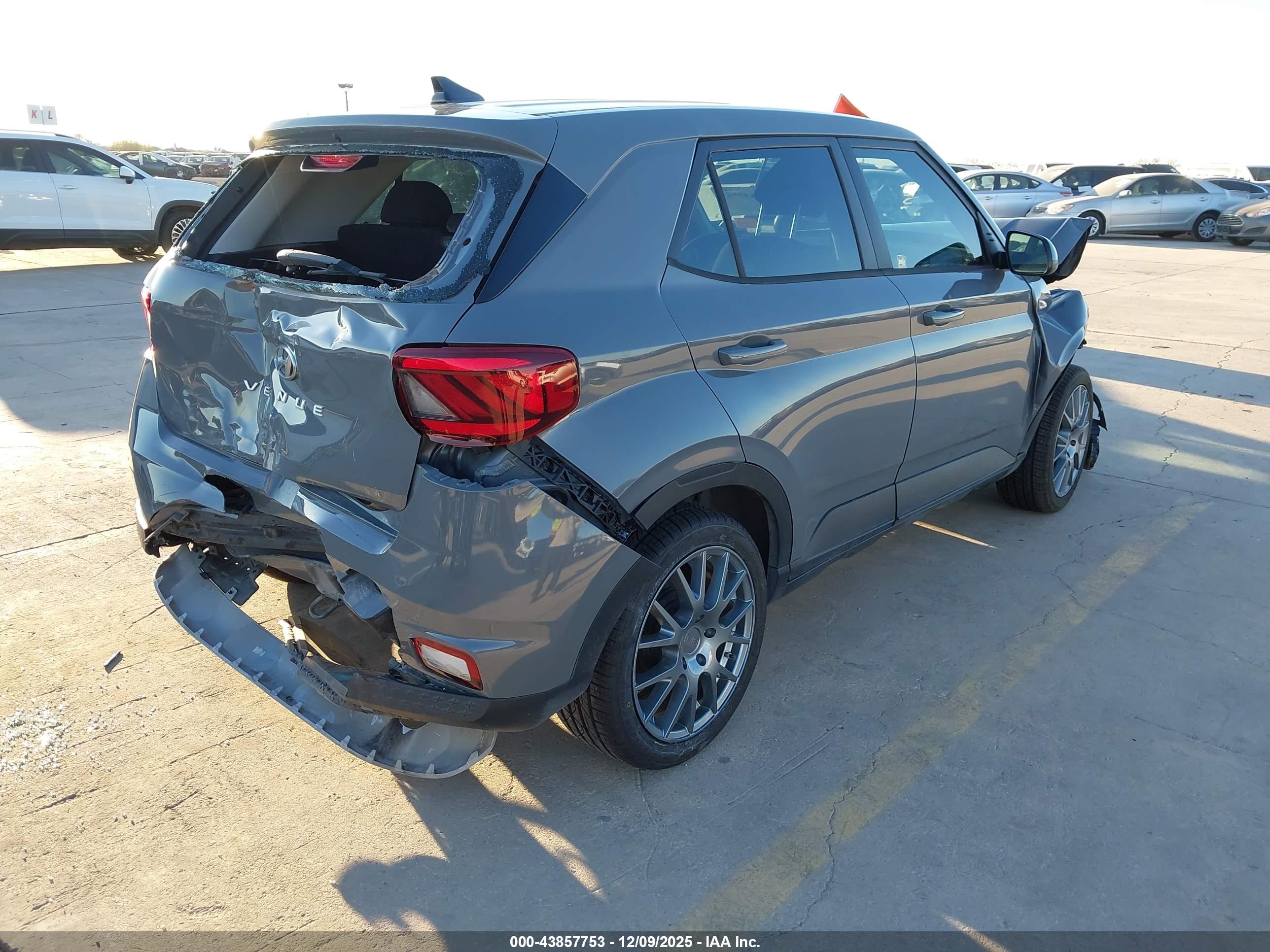 HYUNDAI VENUE image 4