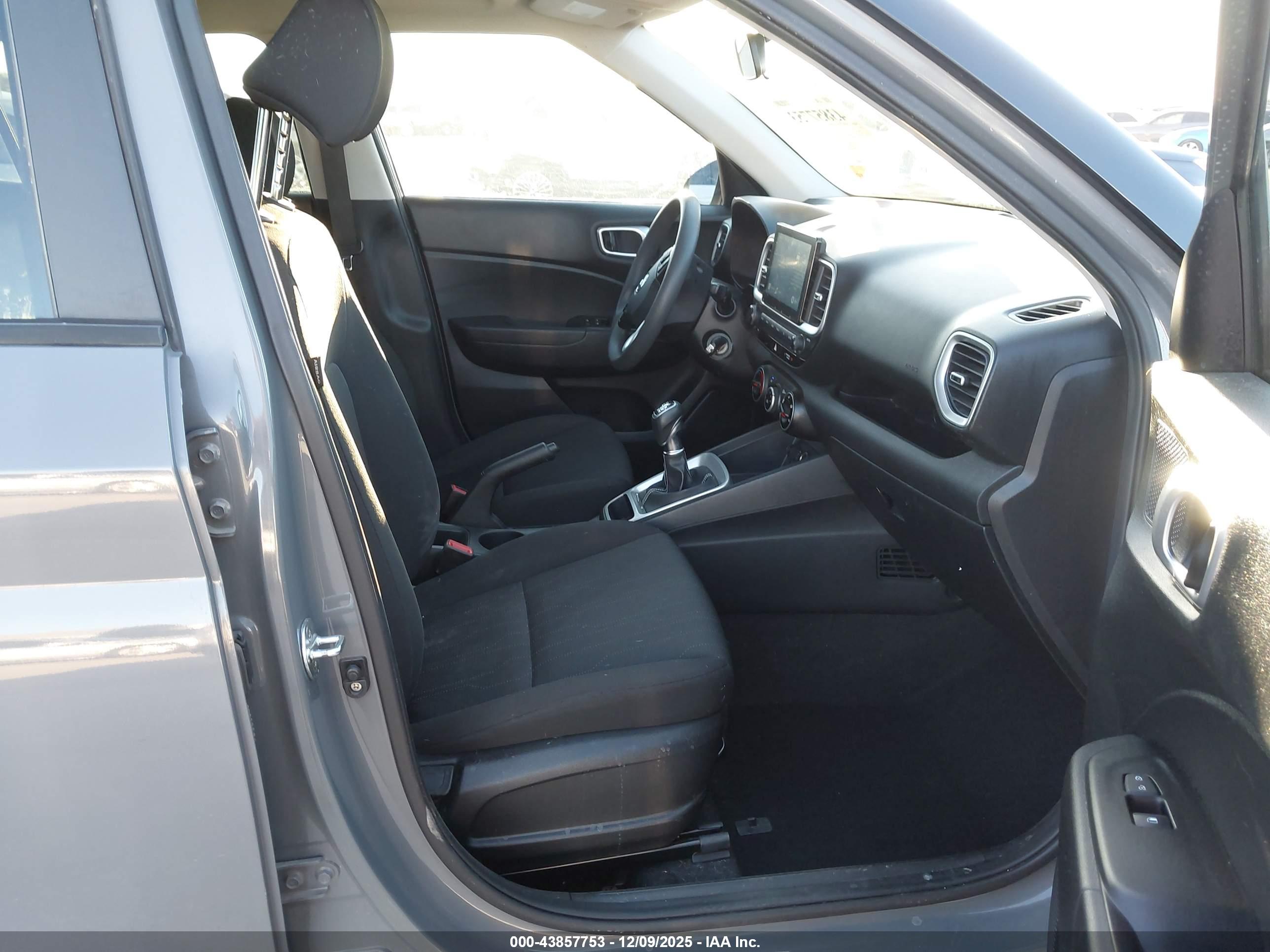HYUNDAI VENUE image 5