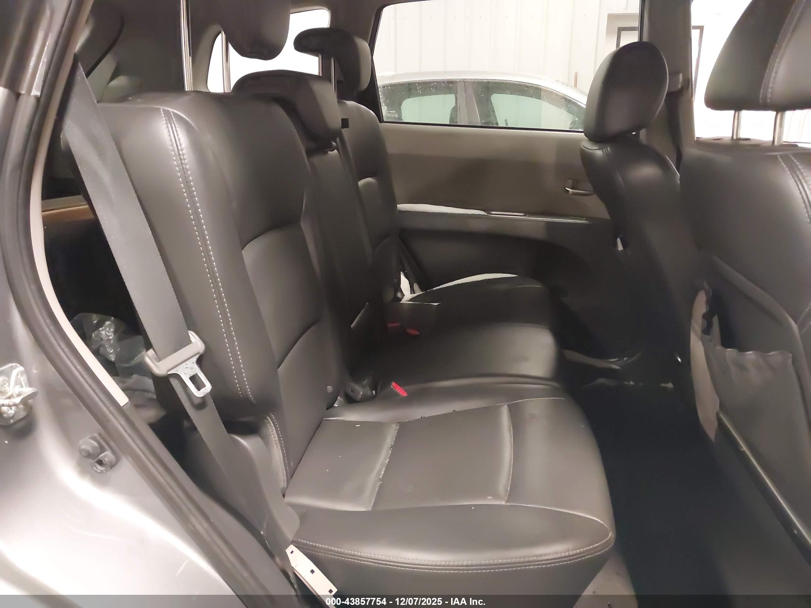 SUBARU TRIBECA image 8