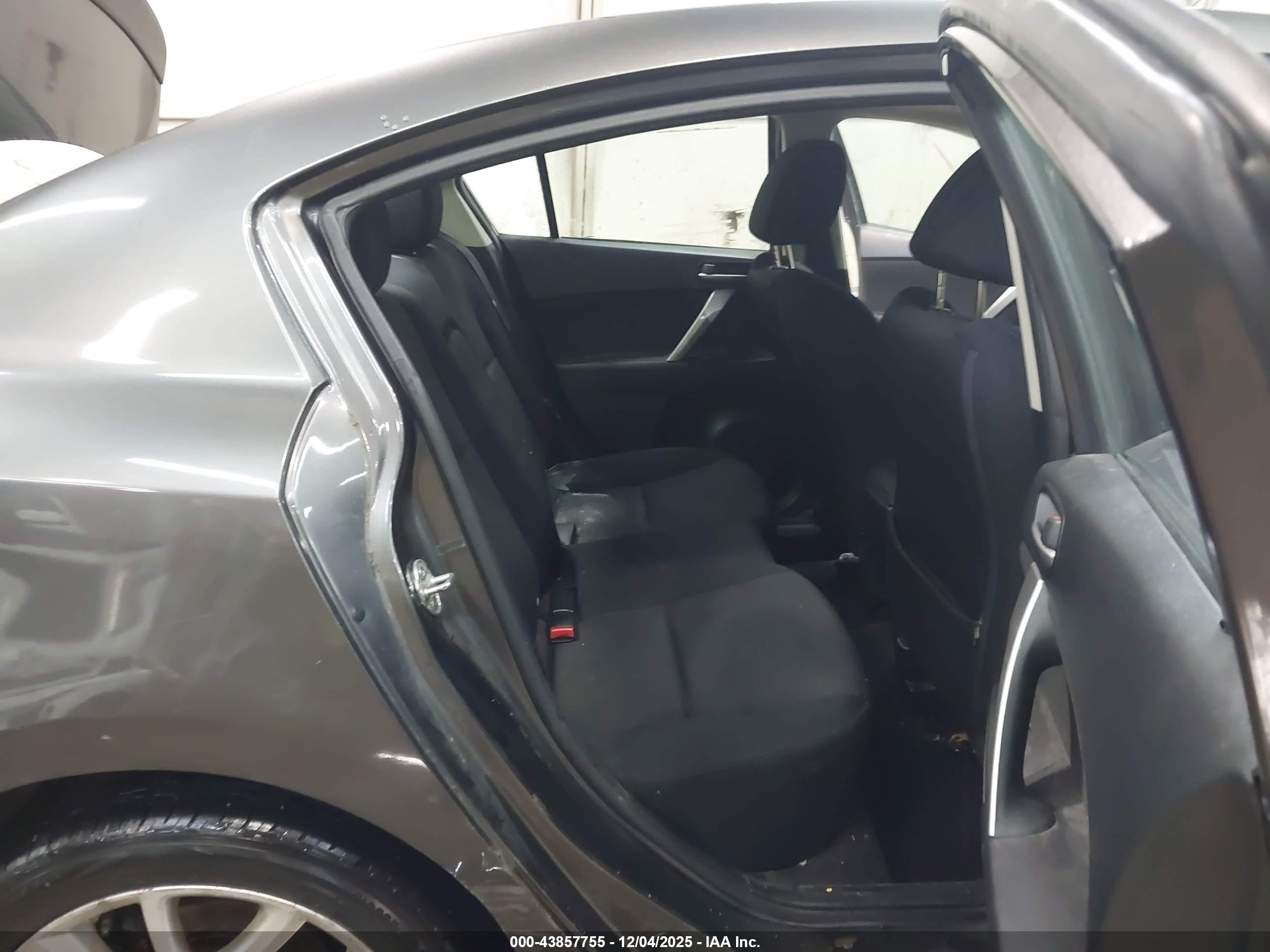 MAZDA MAZDA3 image 8