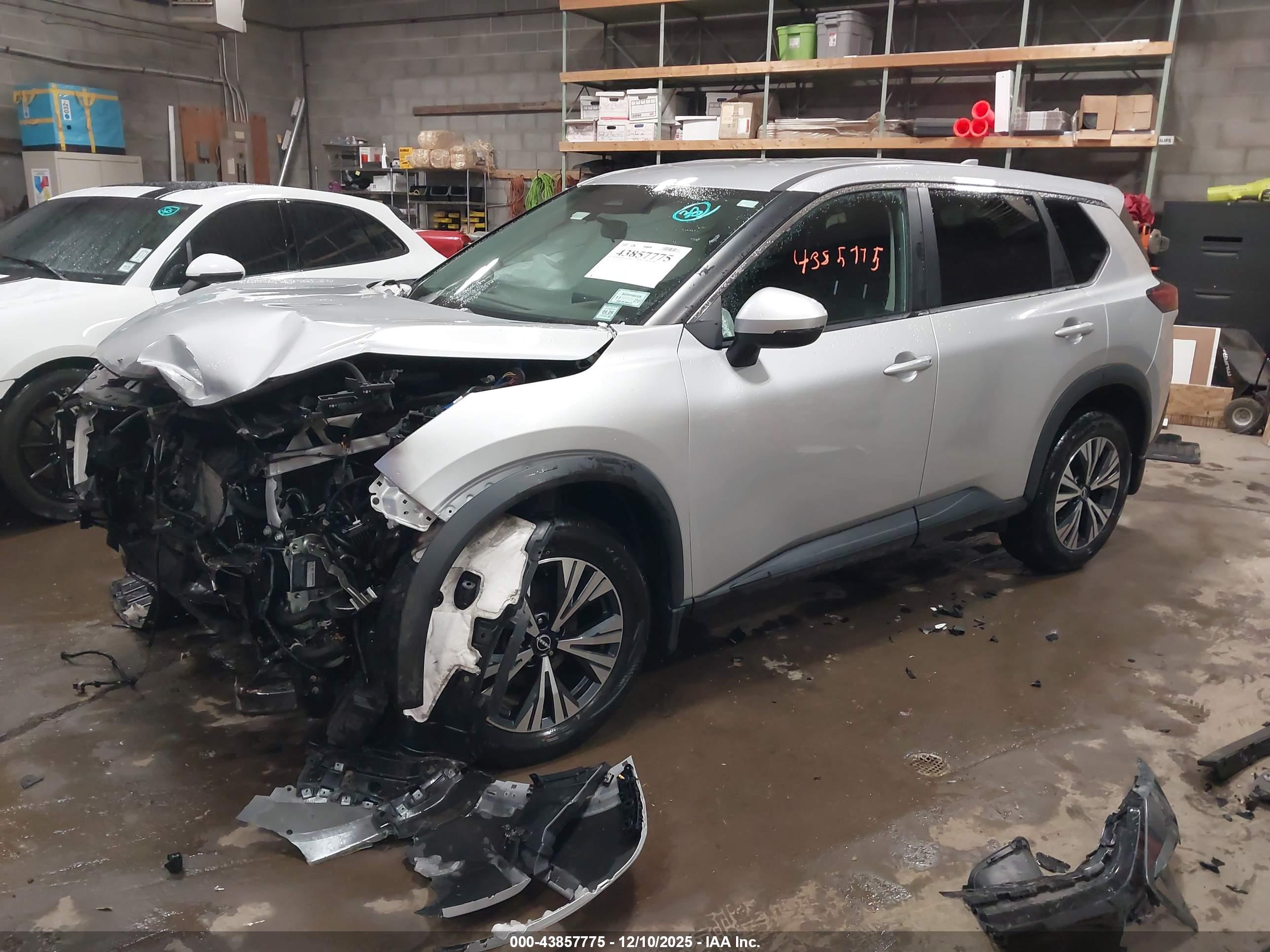 NISSAN ROGUE image 2