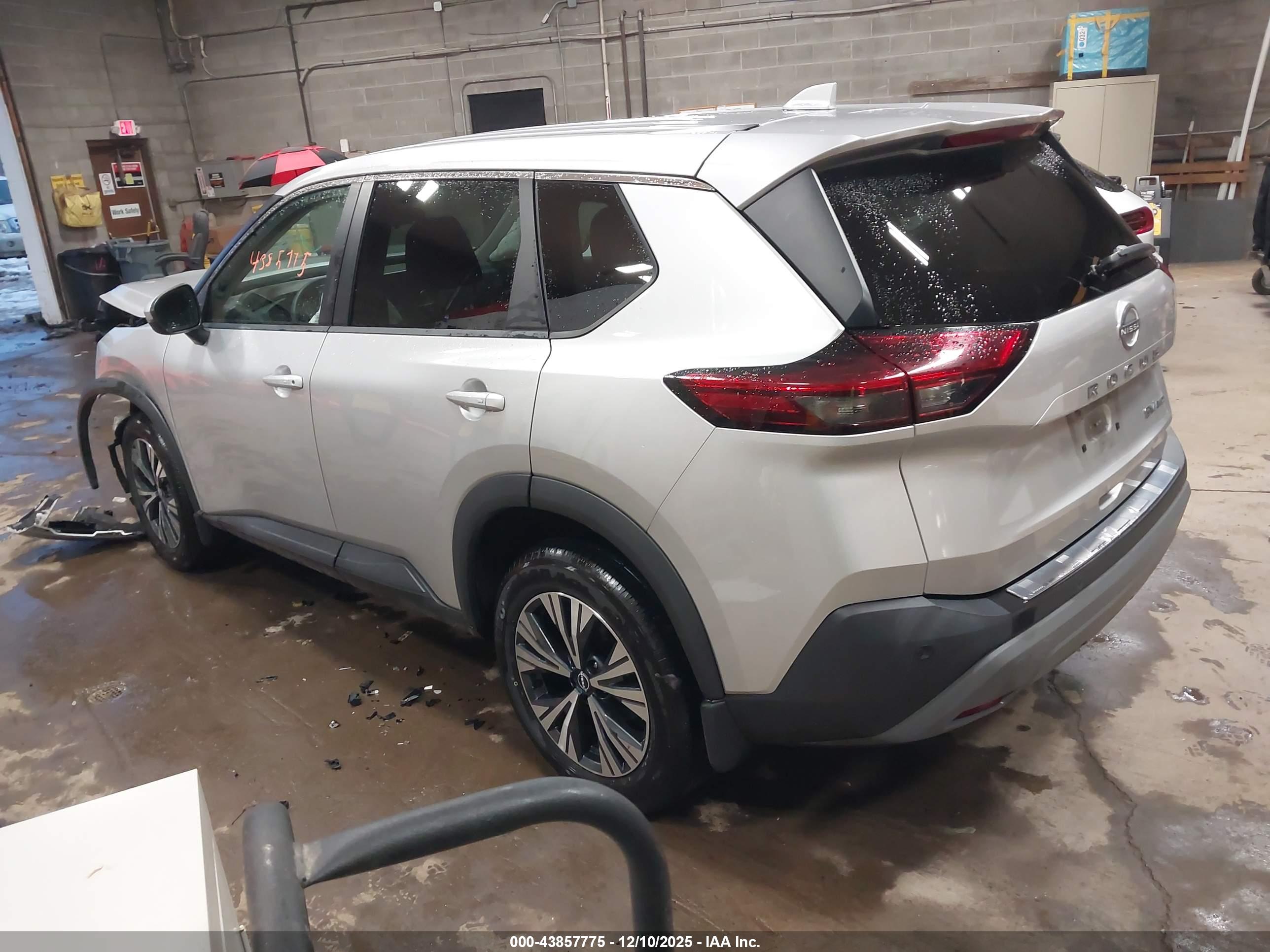 NISSAN ROGUE image 3