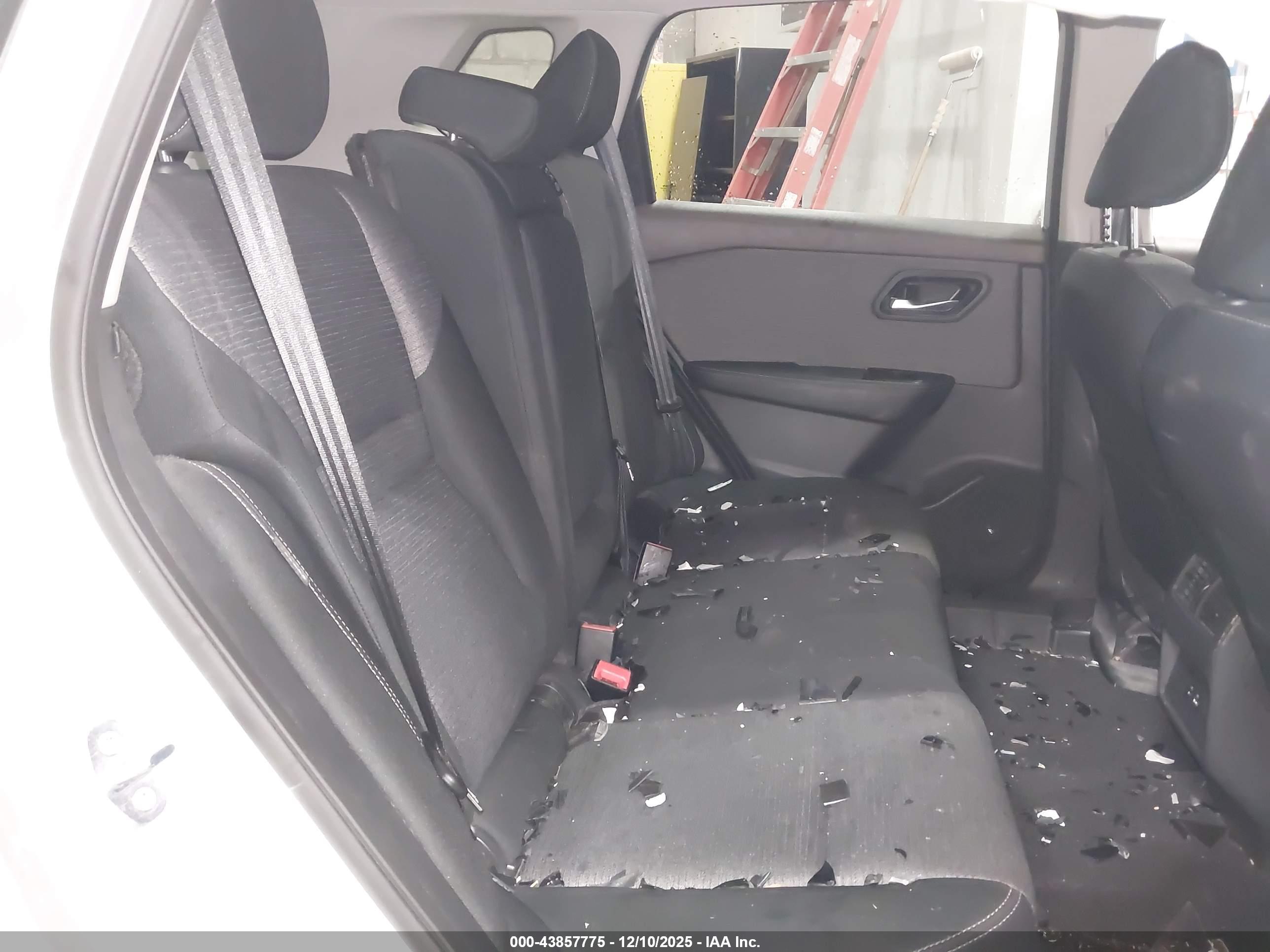 NISSAN ROGUE image 8