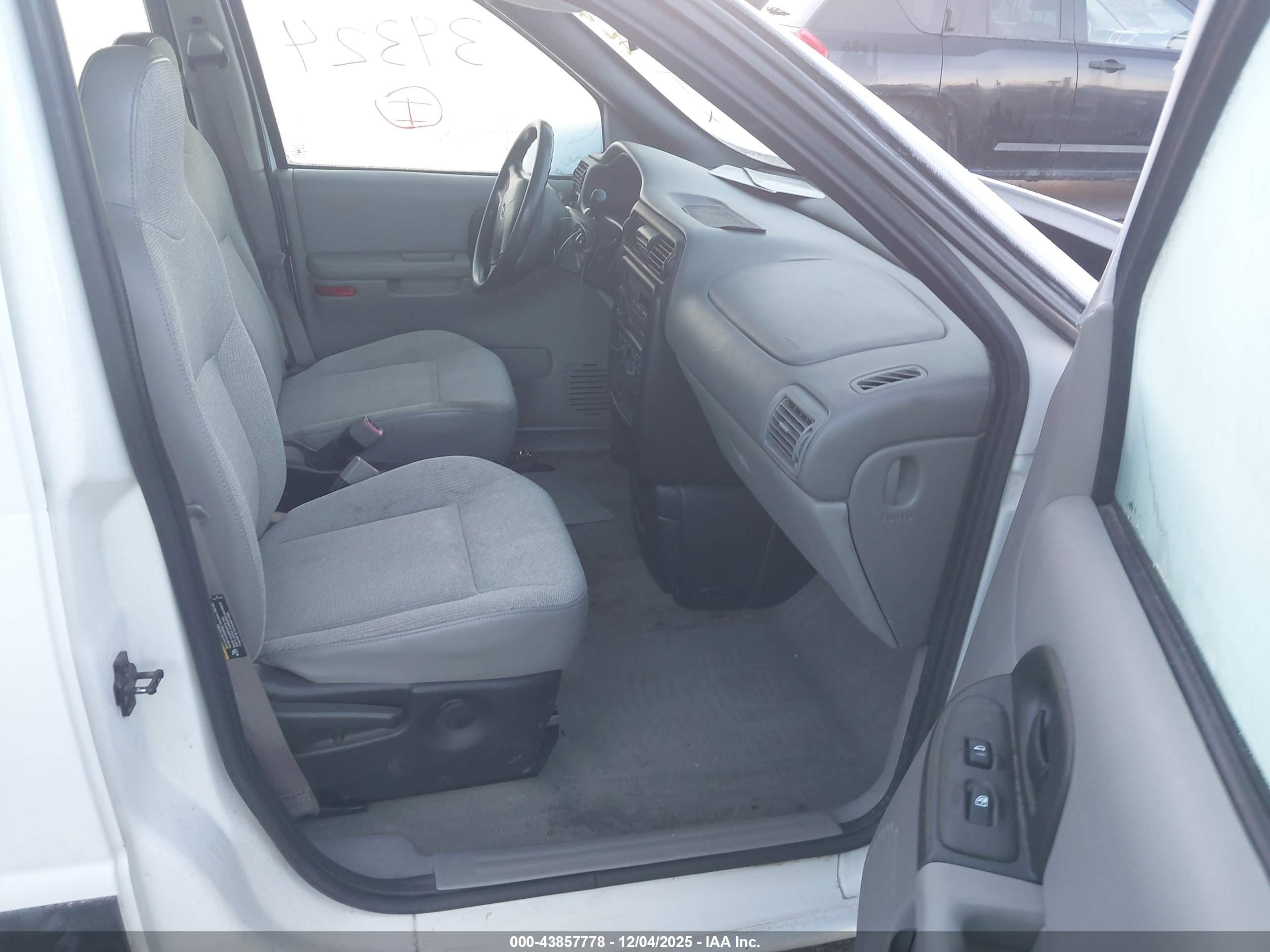 CHEVROLET VENTURE image 5