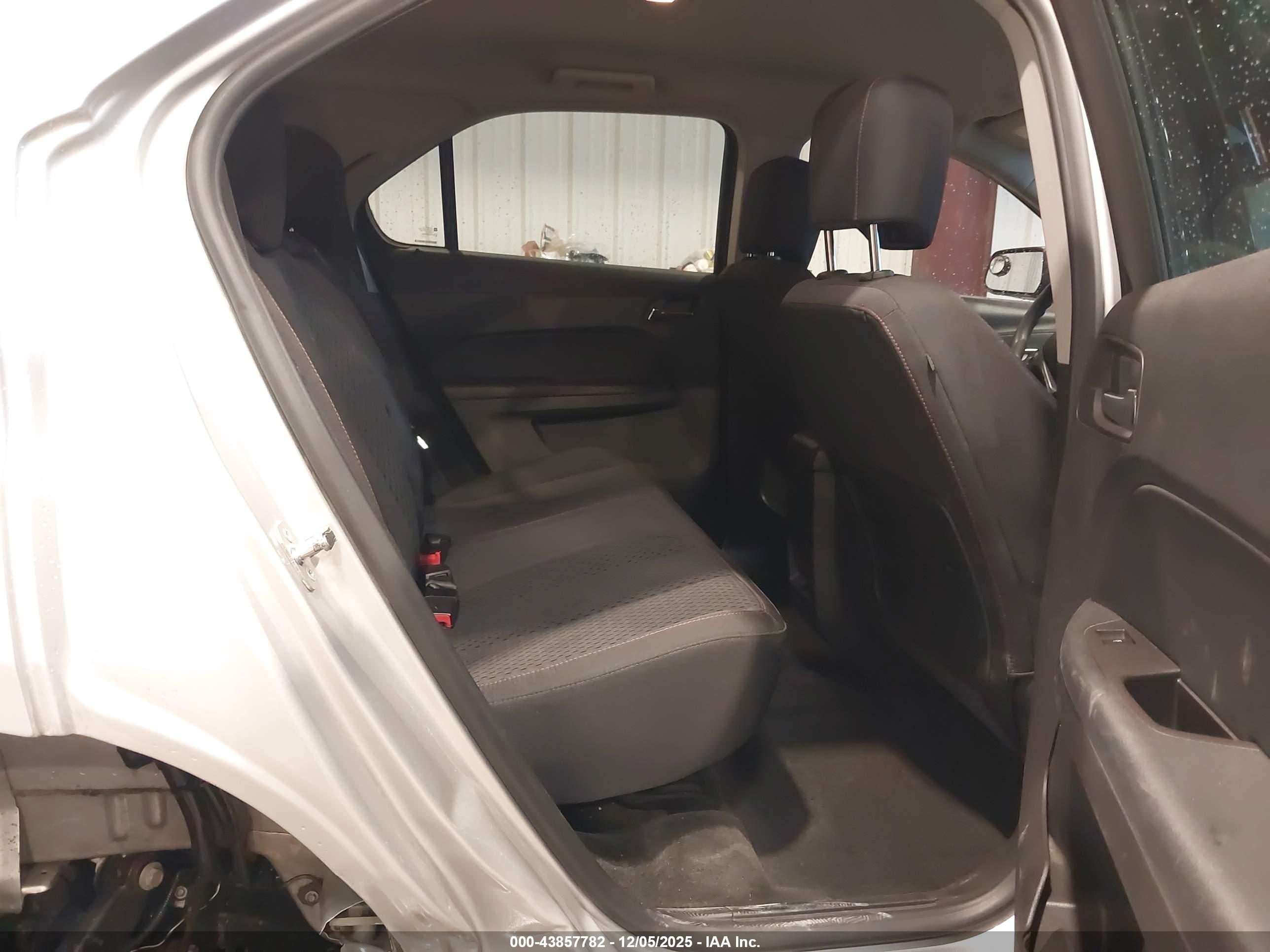 CHEVROLET EQUINOX image 8