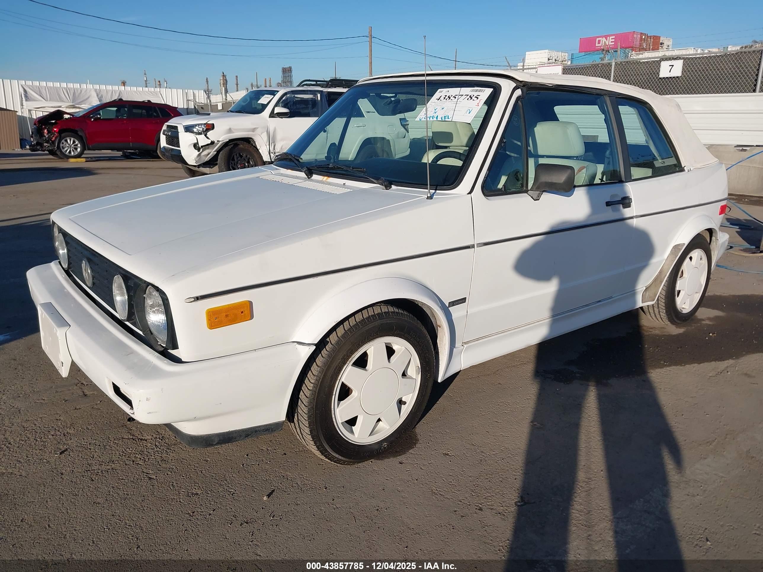 VOLKSWAGEN CABRIOLET image 2