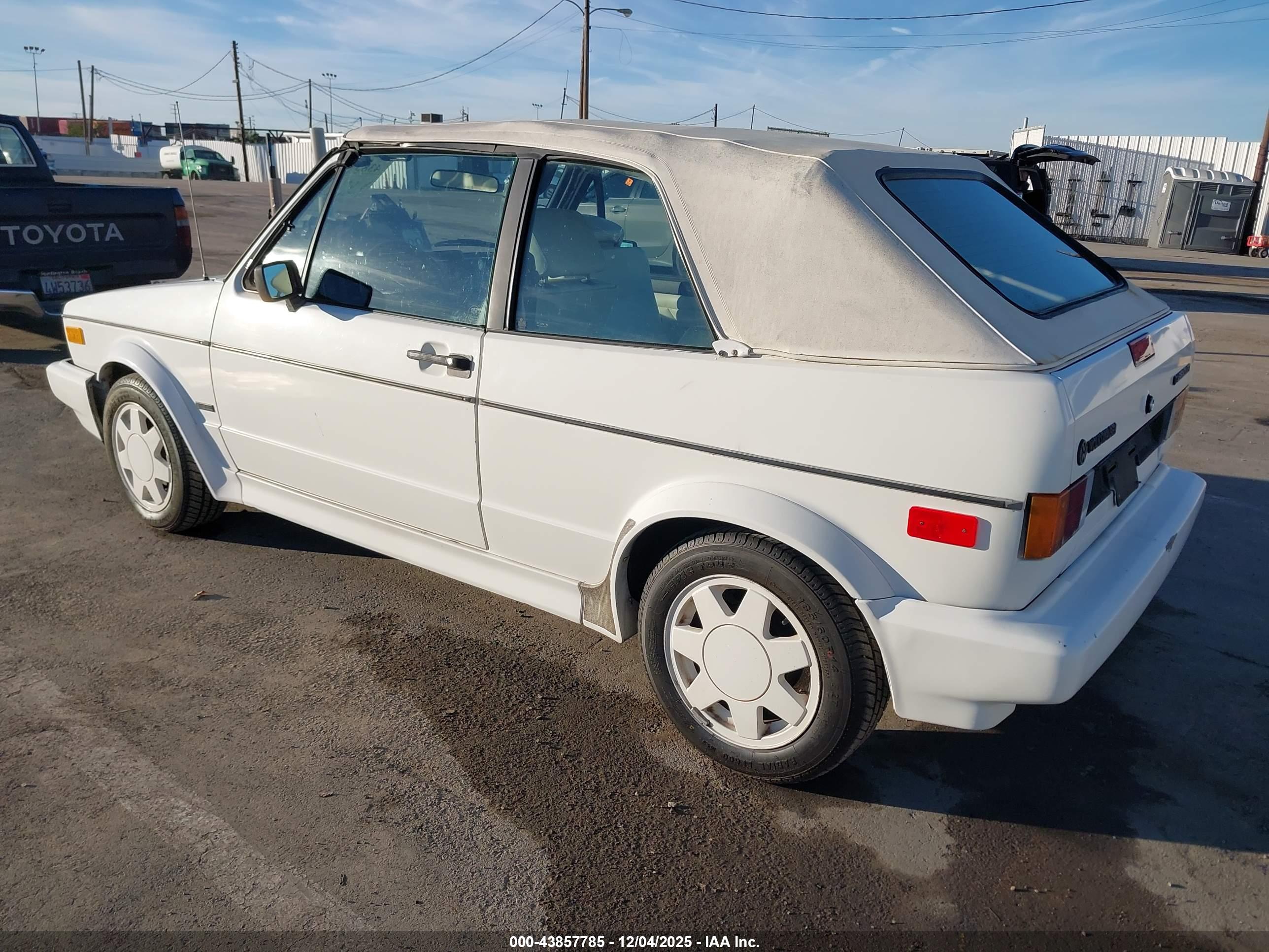 VOLKSWAGEN CABRIOLET image 3