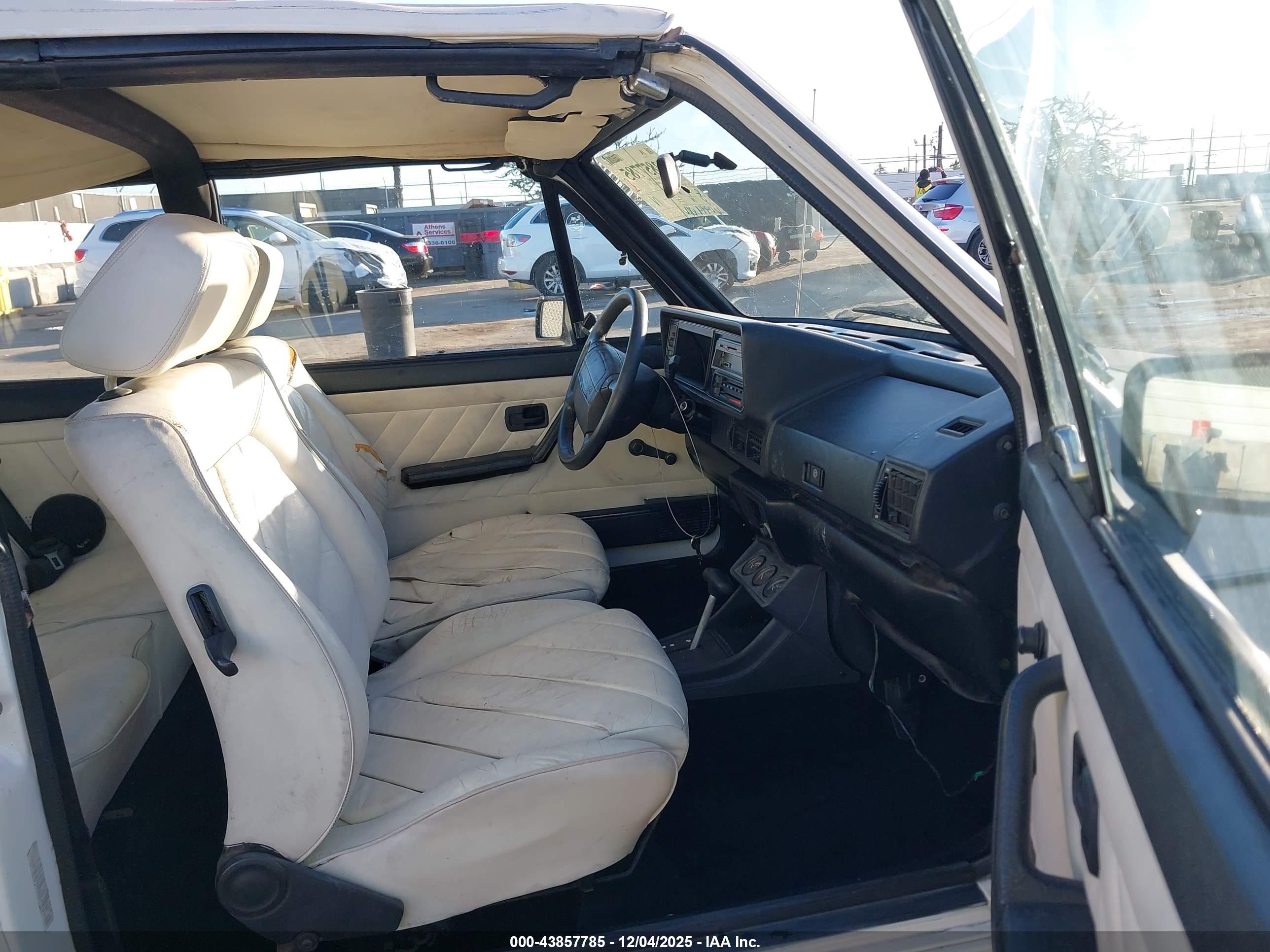 VOLKSWAGEN CABRIOLET image 5