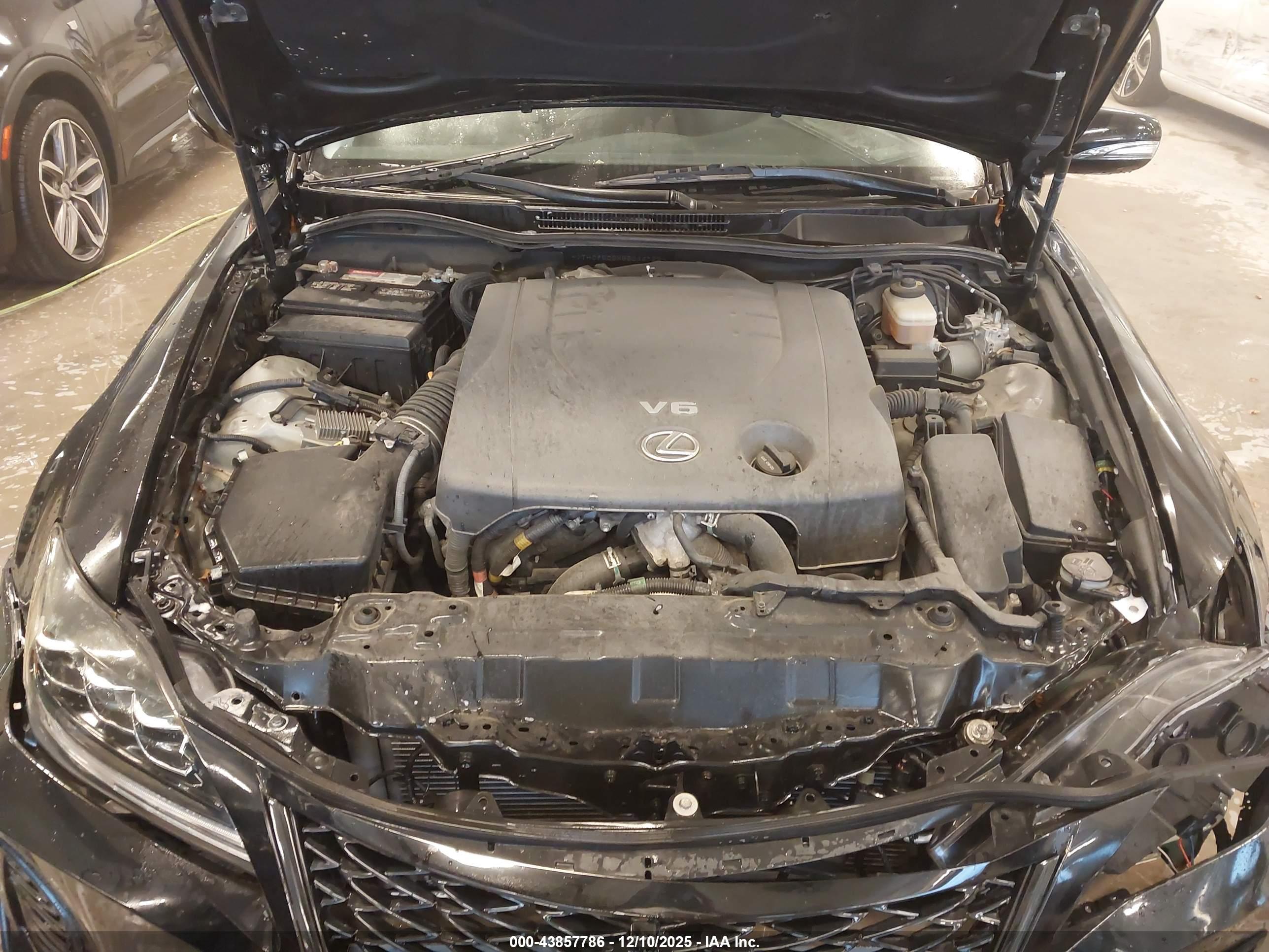 LEXUS IS image 10