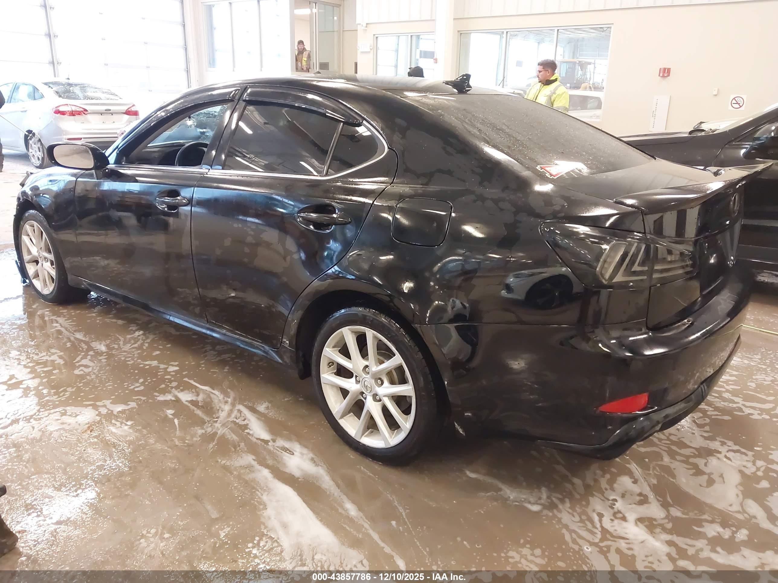 LEXUS IS image 3
