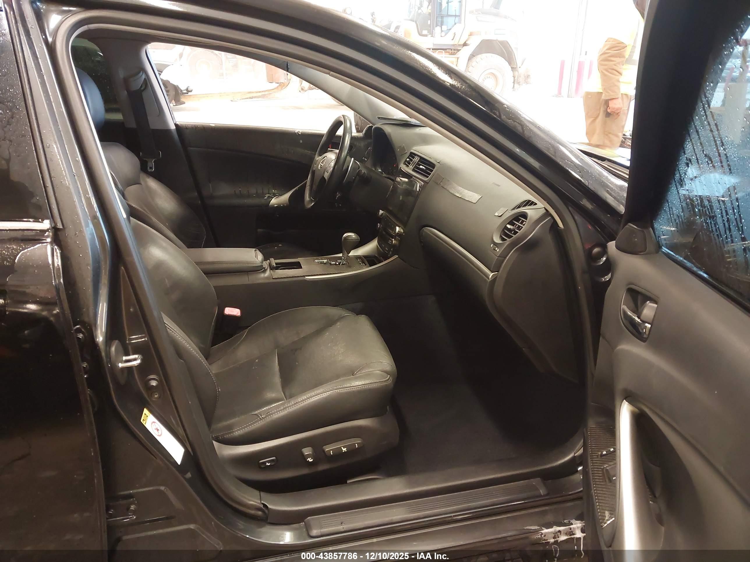 LEXUS IS image 5