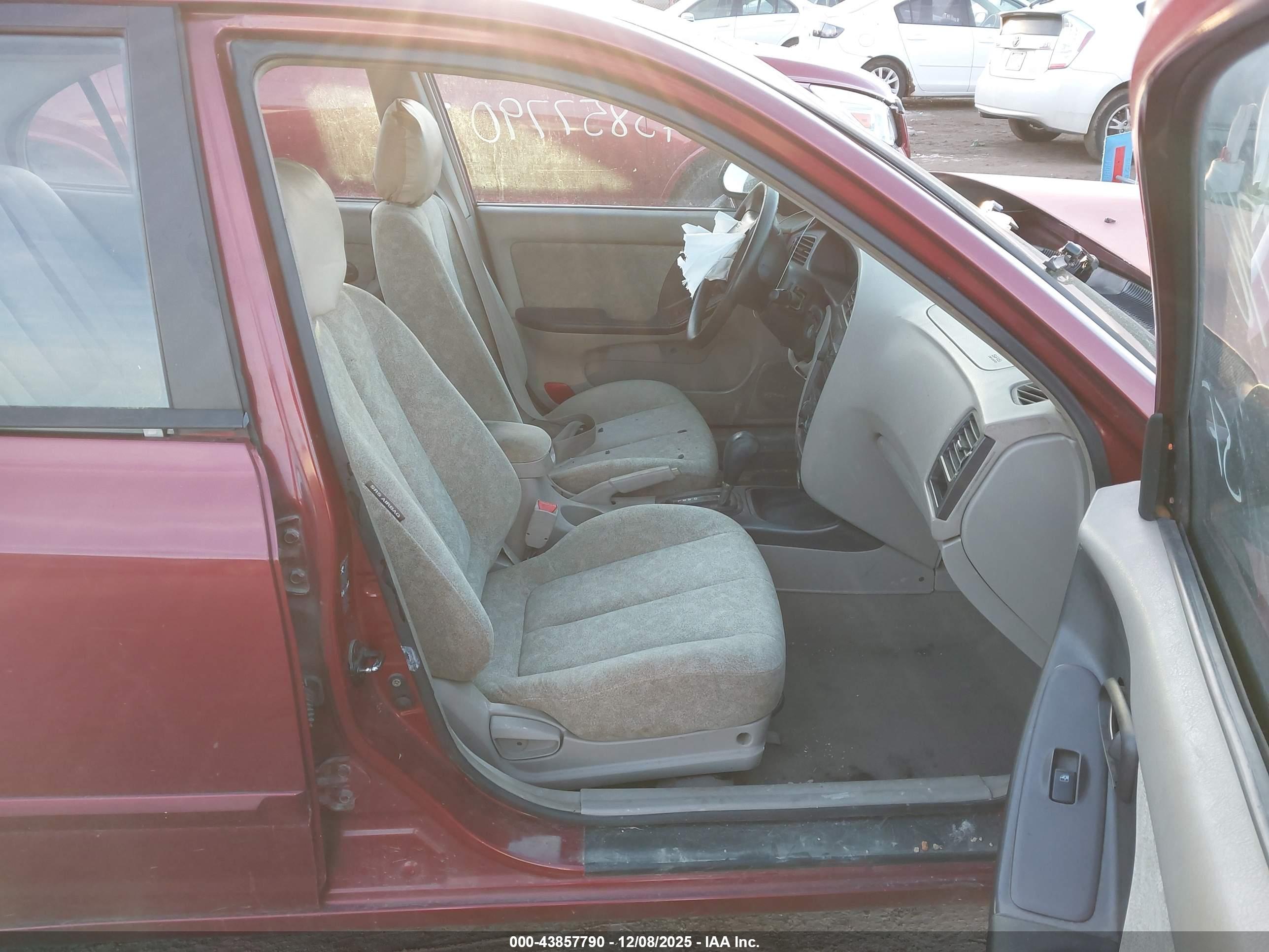 HYUNDAI ELANTRA image 5