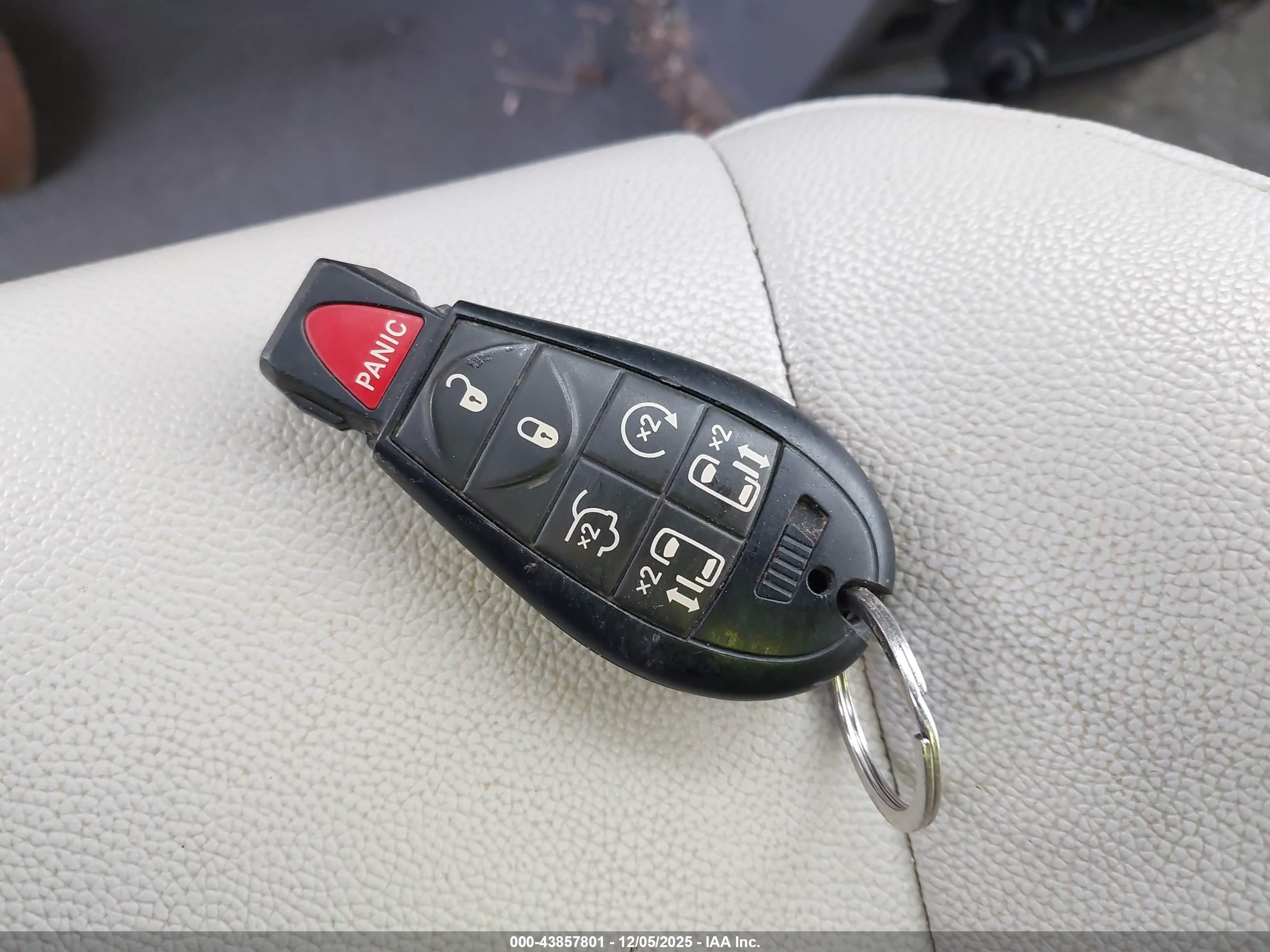 CHRYSLER TOWN image 11