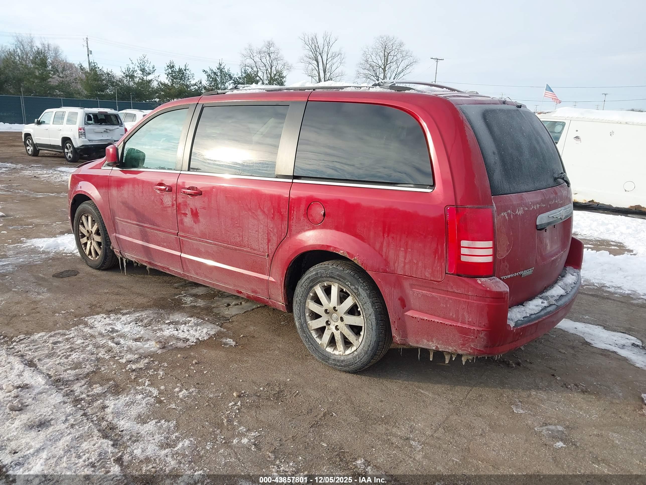 CHRYSLER TOWN image 3