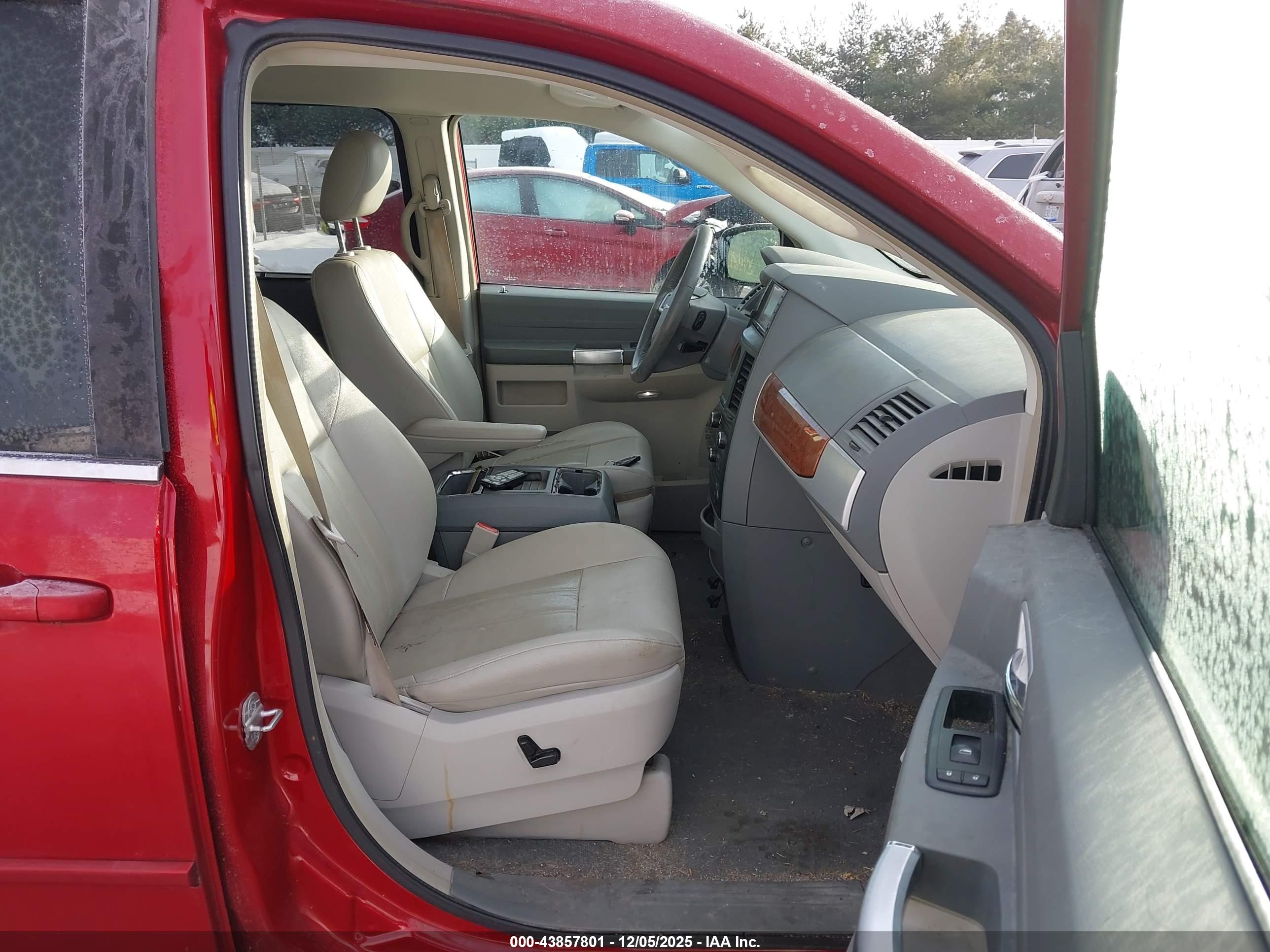 CHRYSLER TOWN image 5