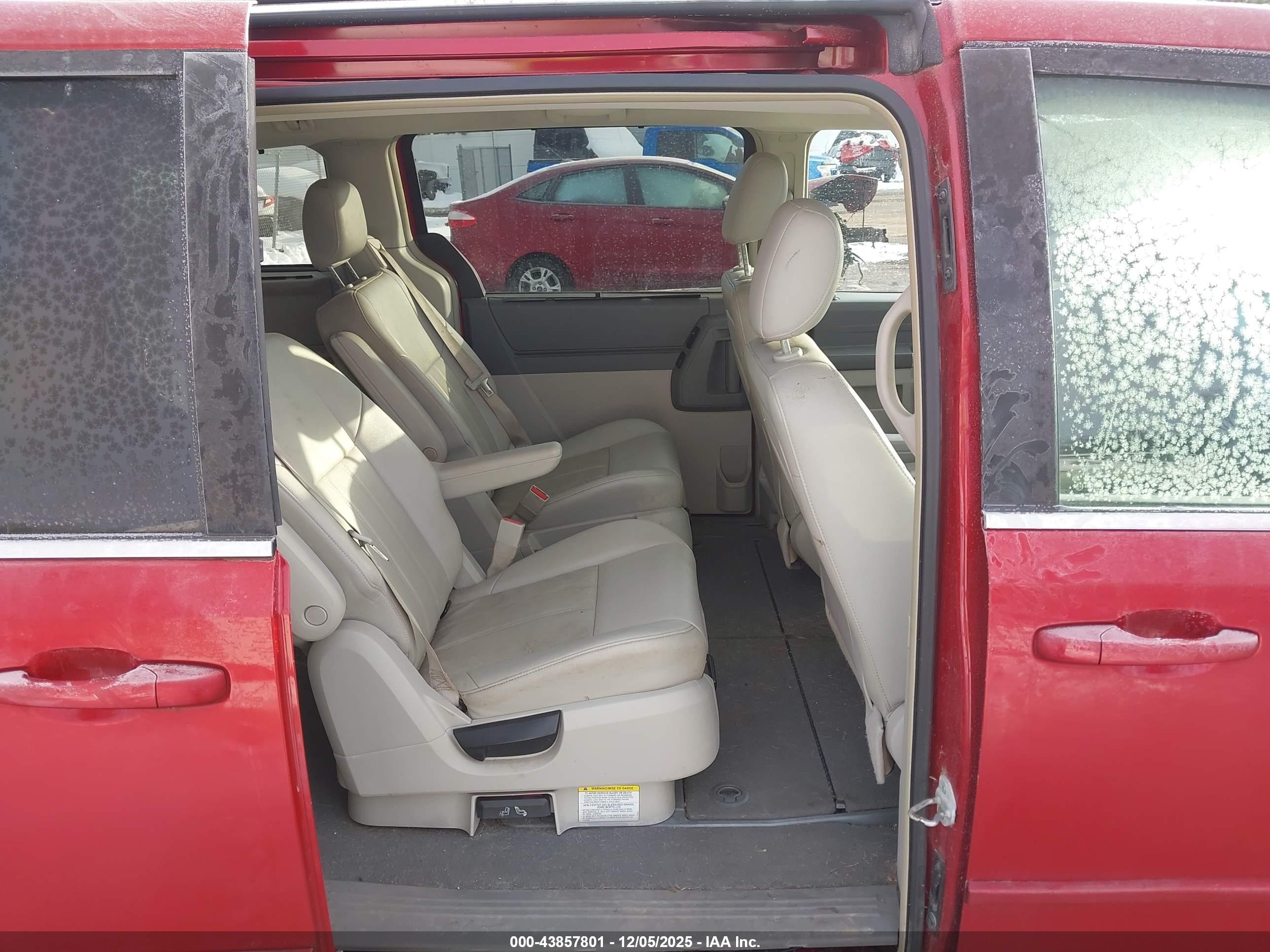 CHRYSLER TOWN image 8