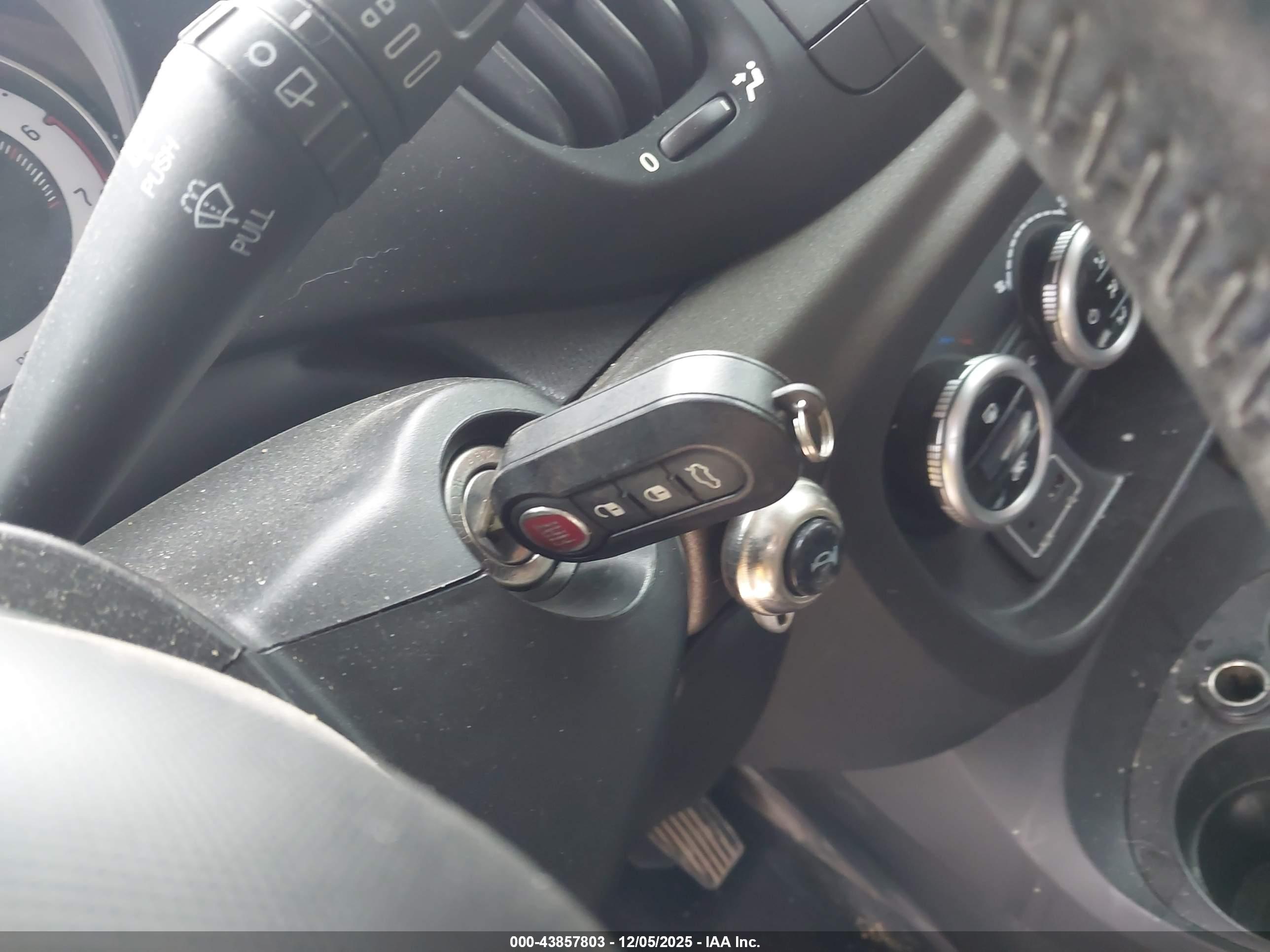 FIAT 500L image 11