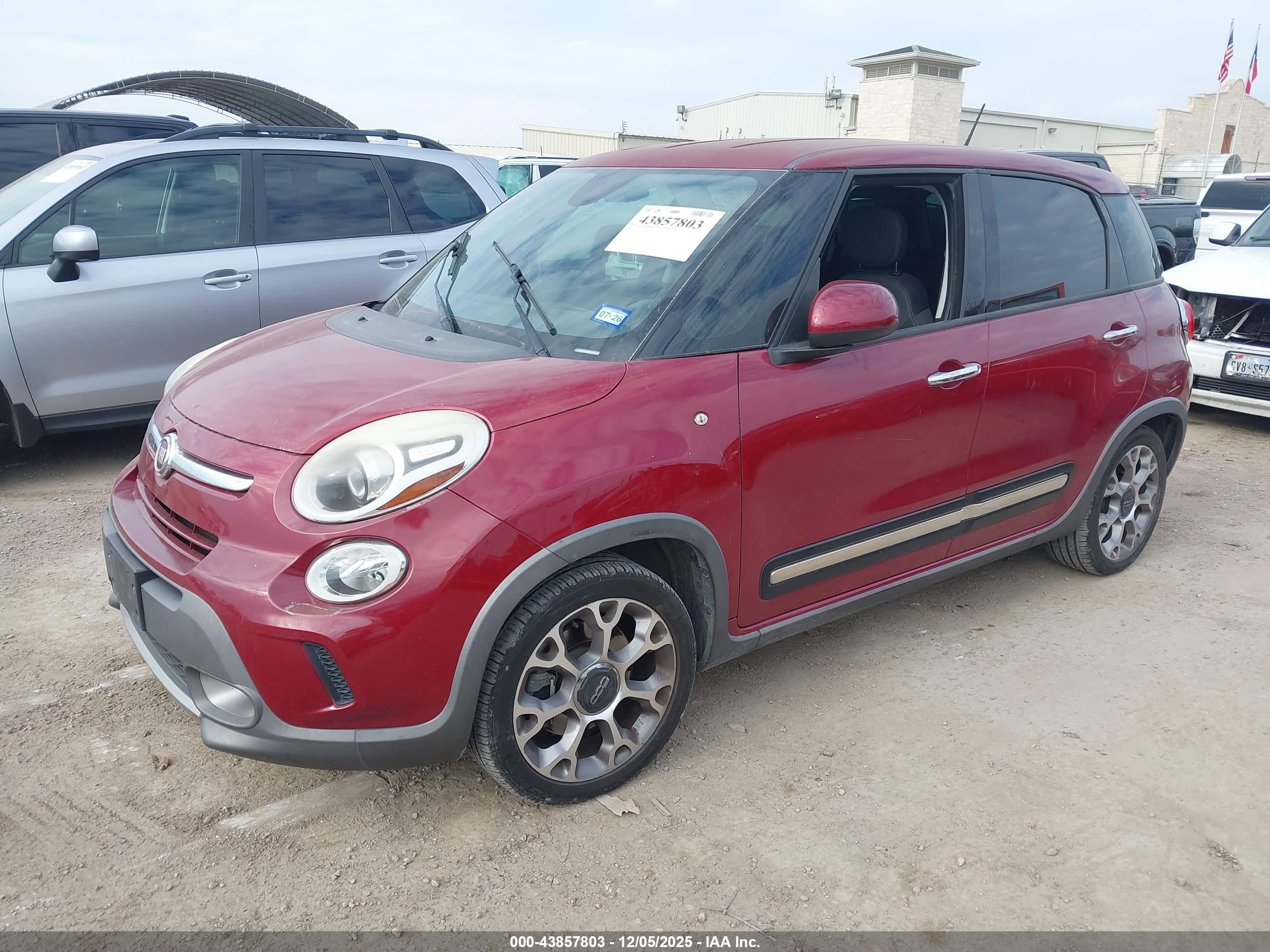 FIAT 500L image 2