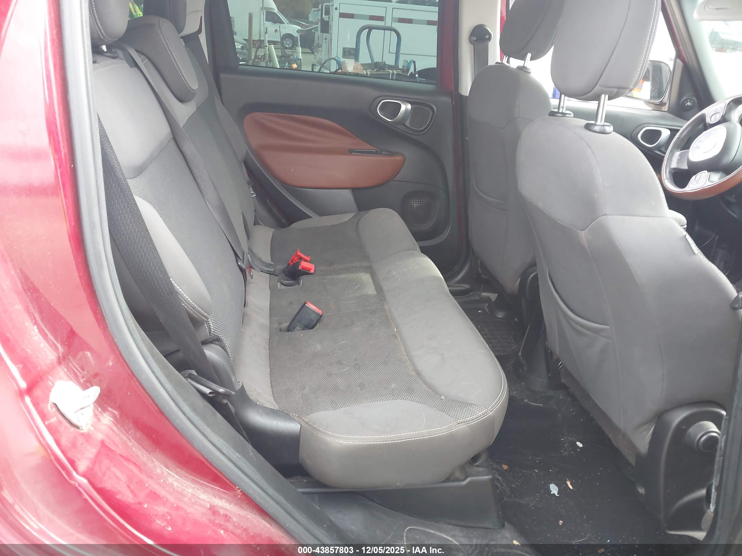 FIAT 500L image 8