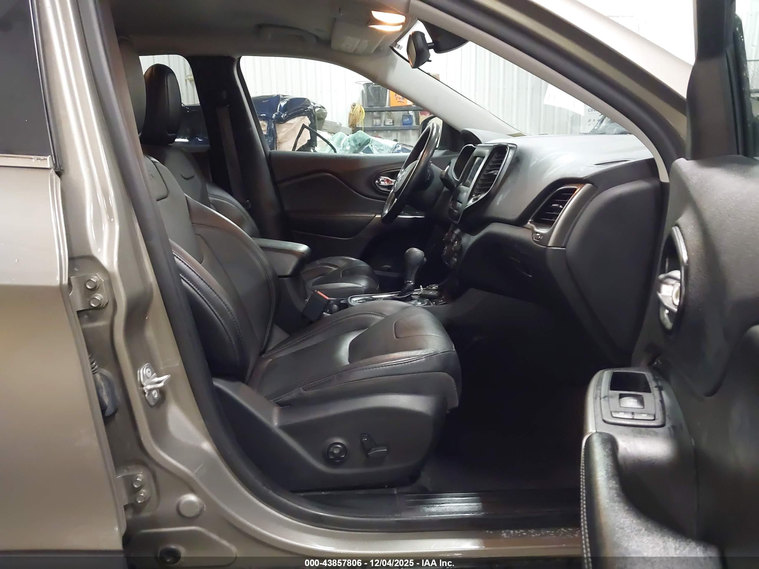 JEEP CHEROKEE image 5