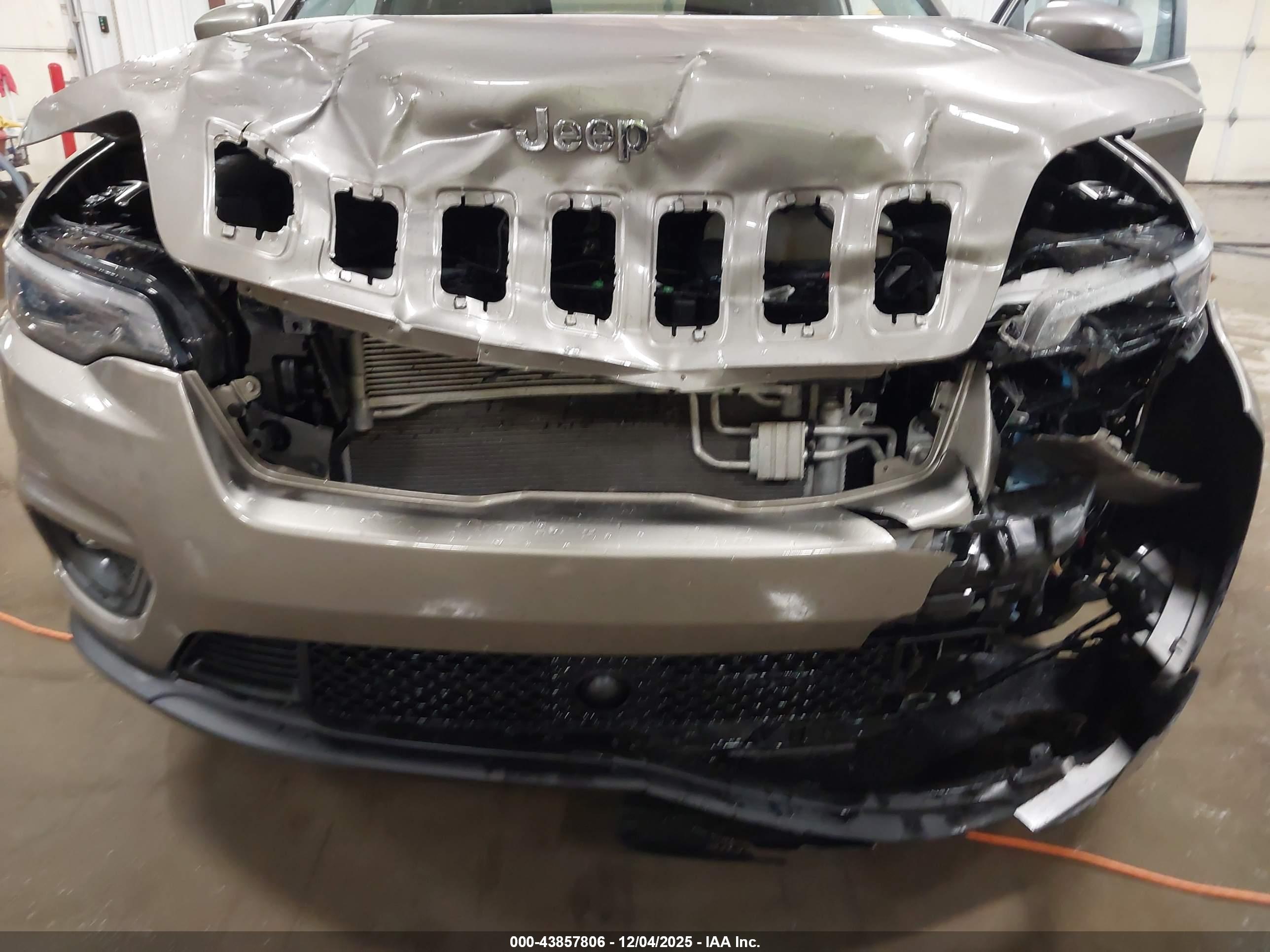 JEEP CHEROKEE image 6