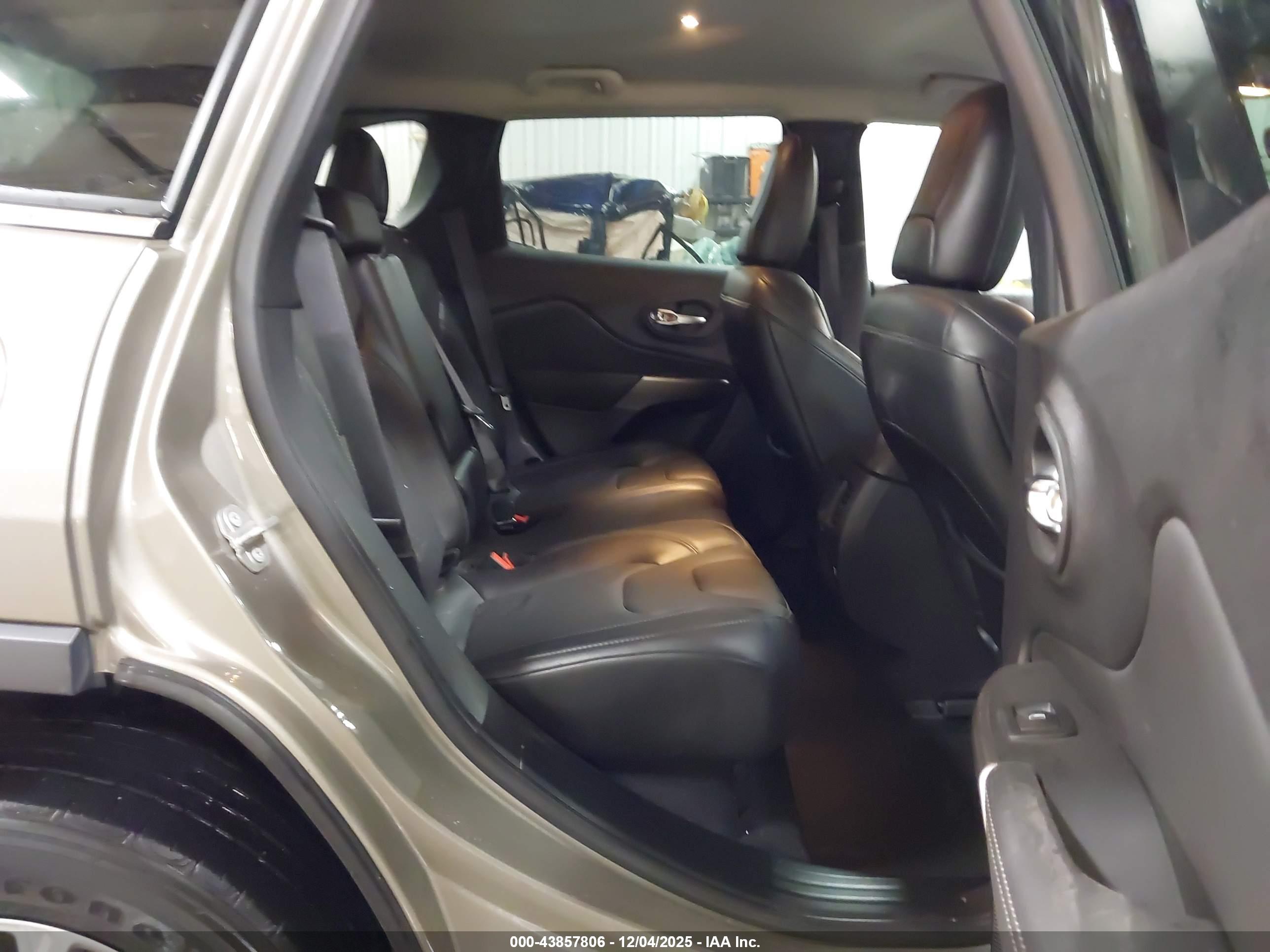 JEEP CHEROKEE image 8