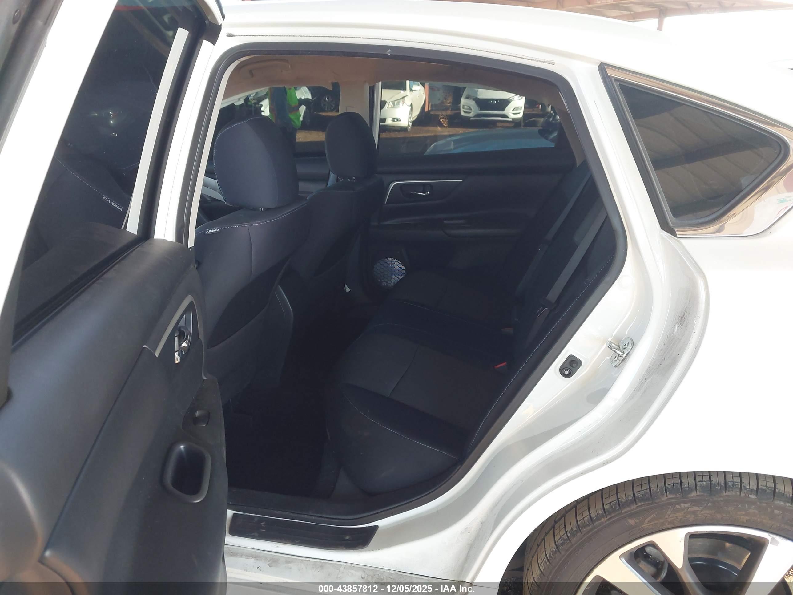 NISSAN ALTIMA image 8