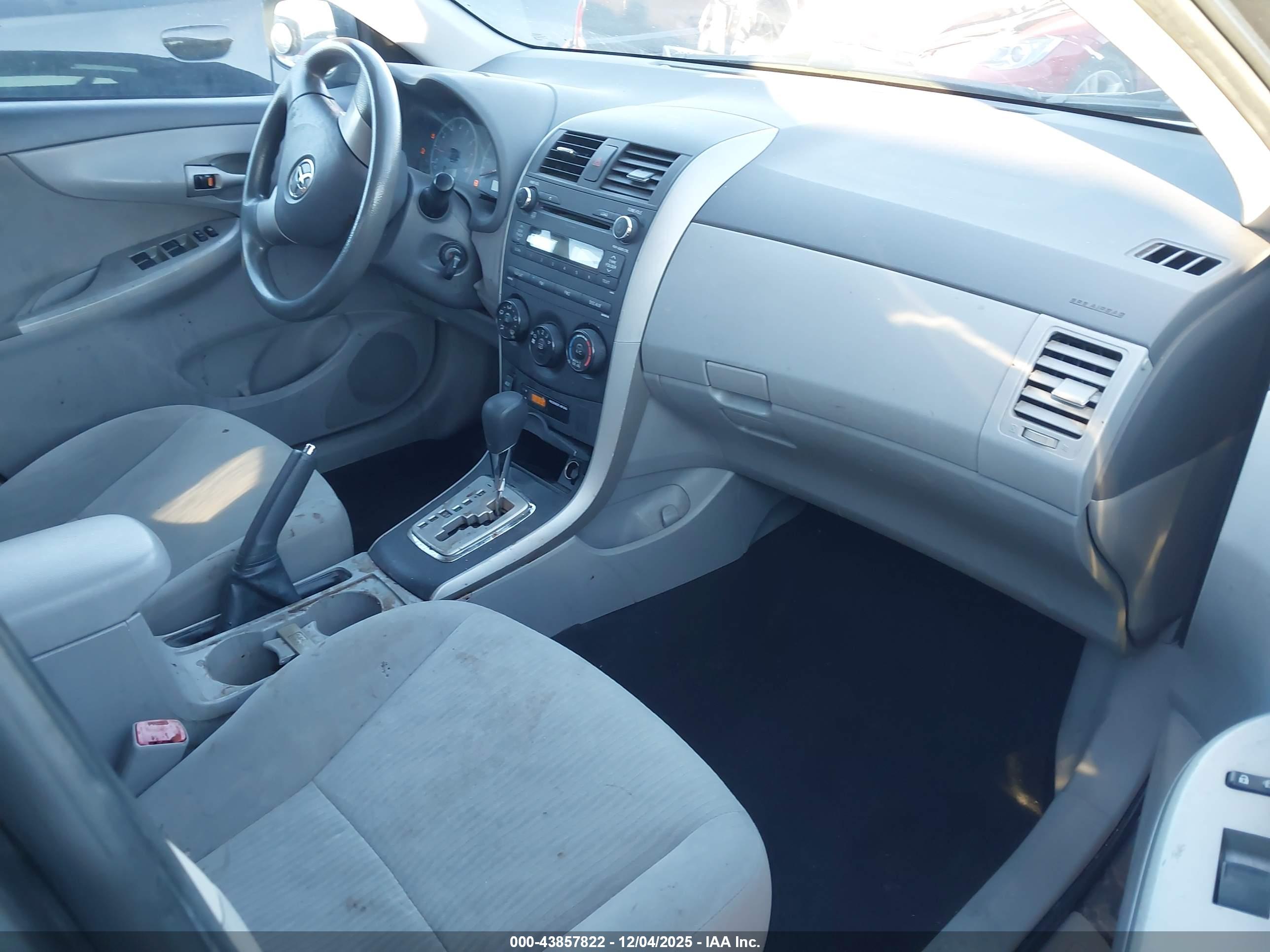 TOYOTA COROLLA image 5