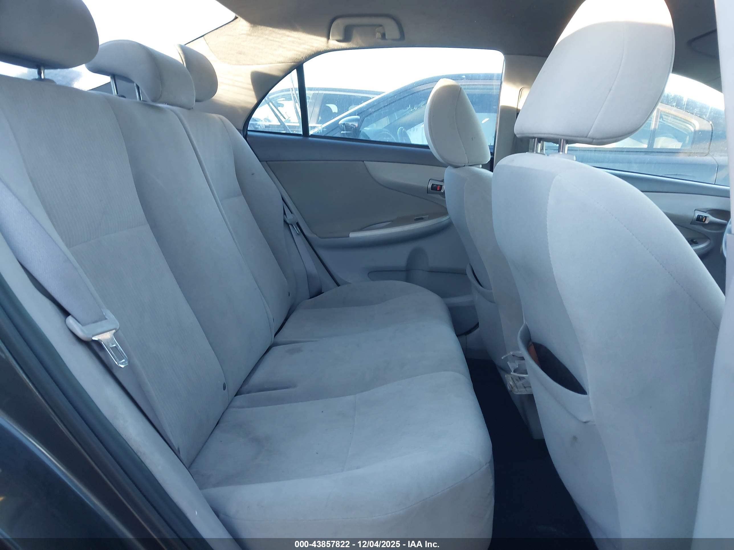 TOYOTA COROLLA image 8