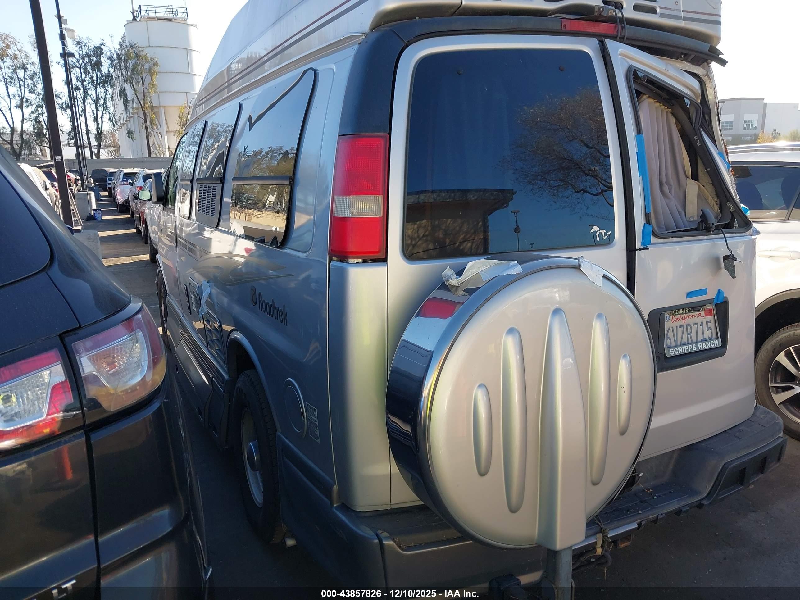 CHEVROLET EXPRESS image 3