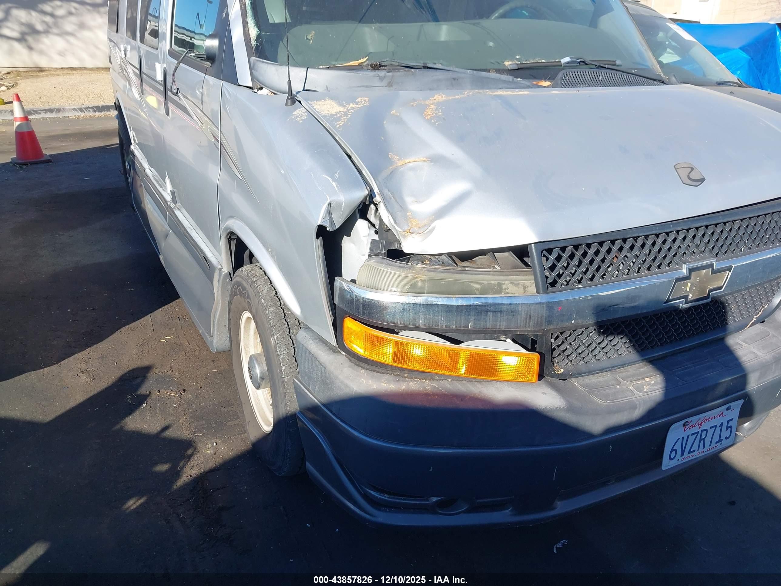 CHEVROLET EXPRESS image 6